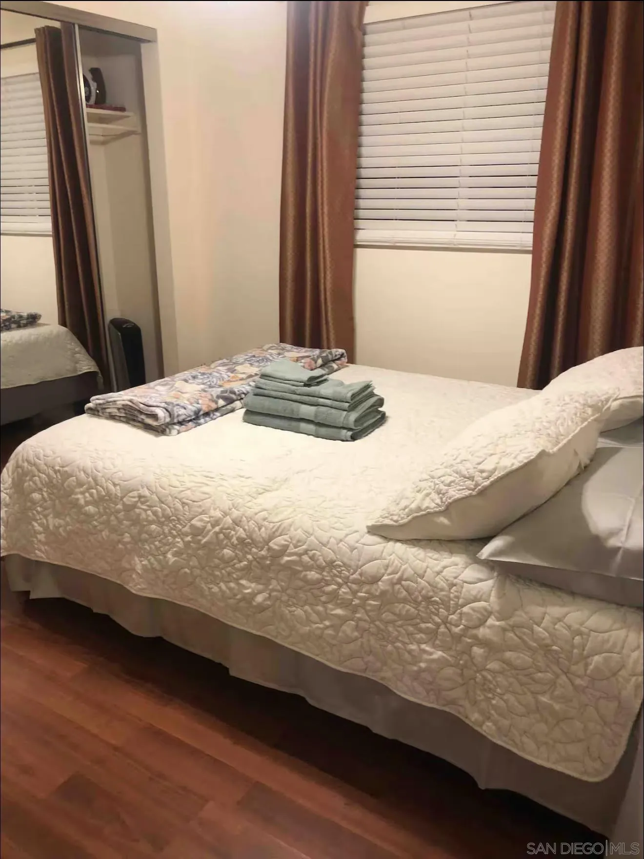 https://cdn.realtyfeed.com/cdn/127/260006899/9443bc0654c36cd029d75fbb57c4bb59.webp