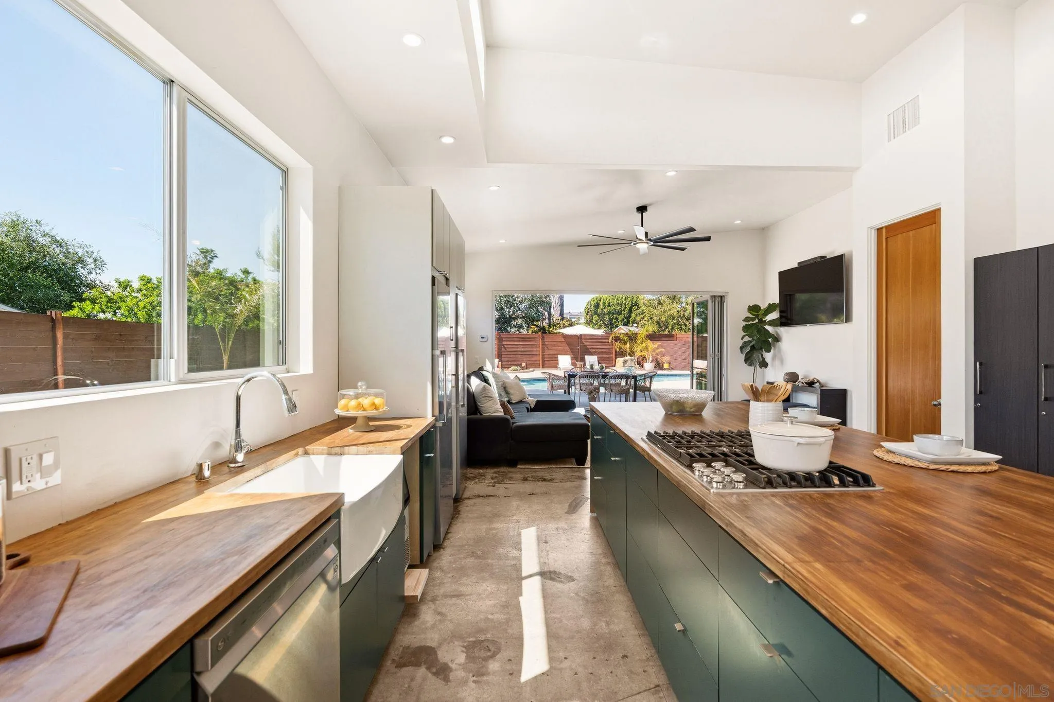 https://cdn.realtyfeed.com/cdn/127/260006906/1bddf0cace9498a42c9fb8e2548d2a12.webp
