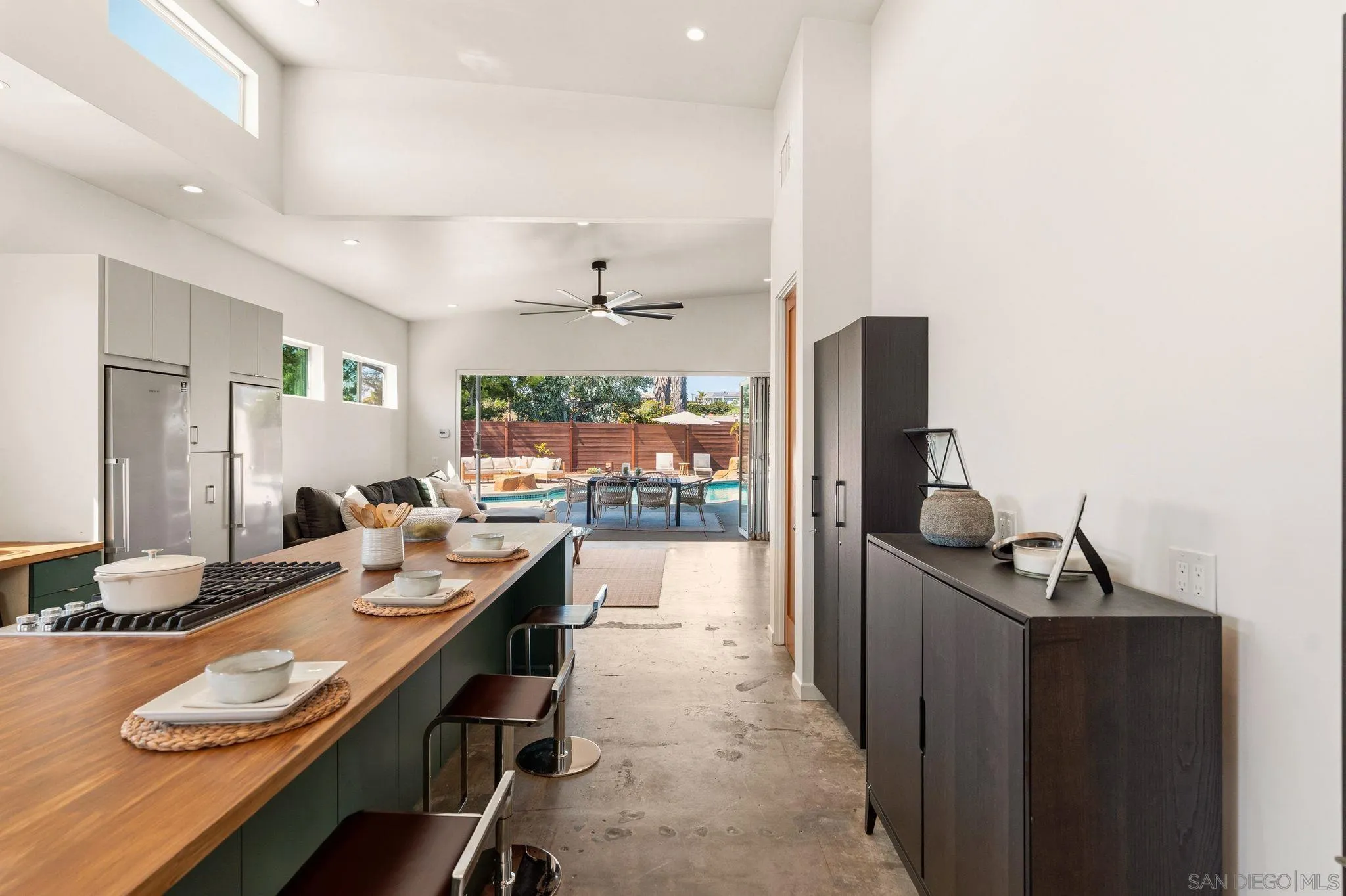https://cdn.realtyfeed.com/cdn/127/260006906/24761121cfbfd2e185f120f20f05d3d1.webp