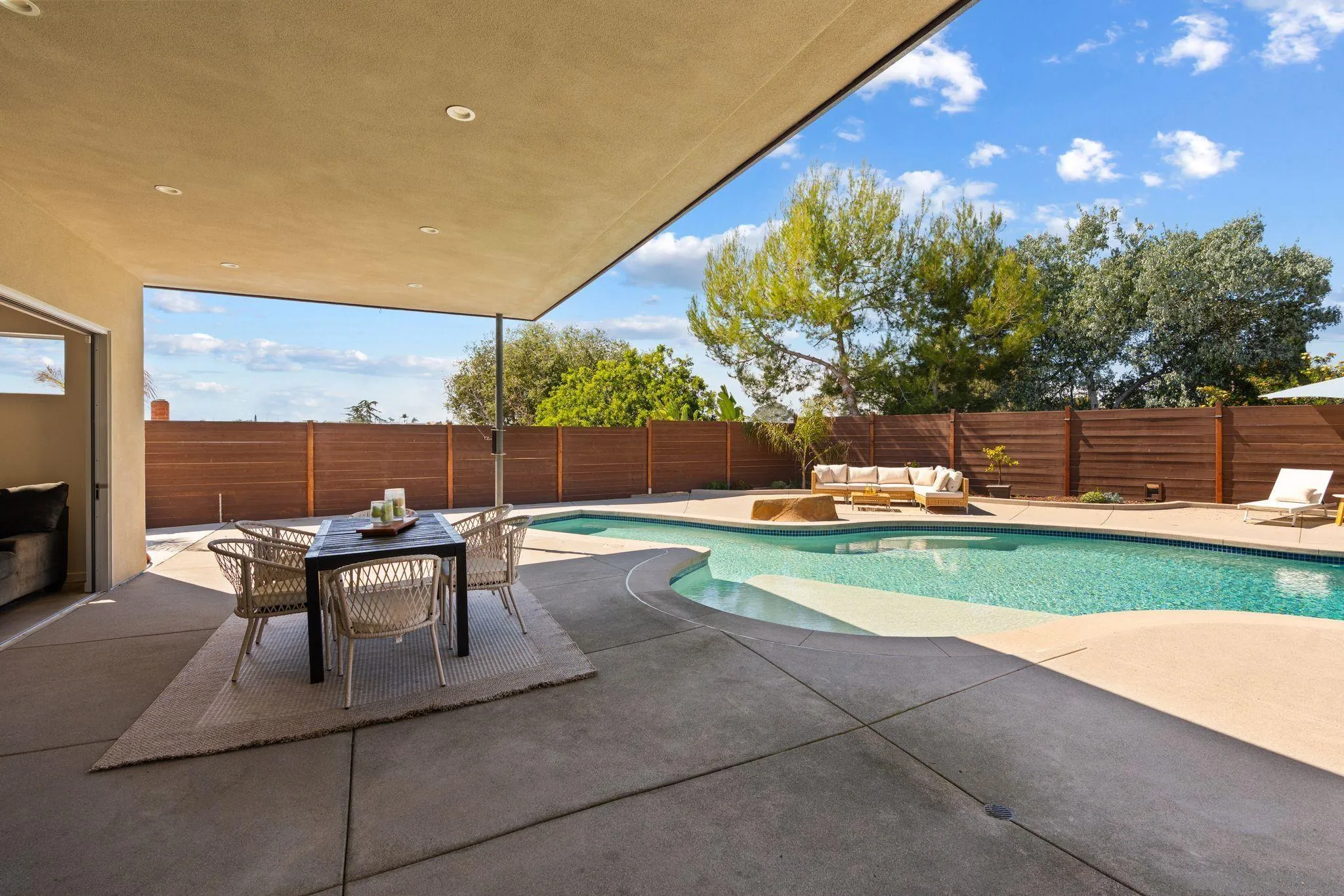https://cdn.realtyfeed.com/cdn/127/260006906/3e9a97e9c0fb3812650e6374f539d948.webp