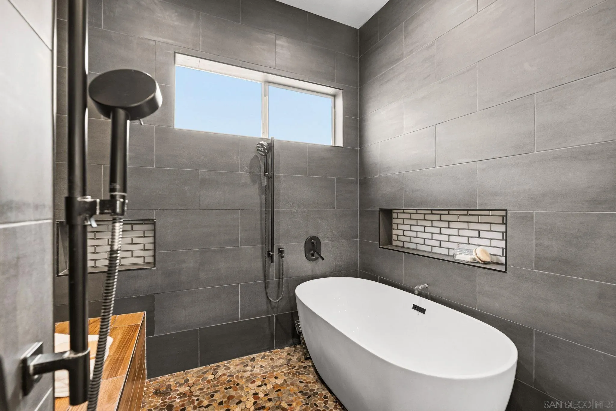 https://cdn.realtyfeed.com/cdn/127/260006906/4140f7a32c859857a1596282c51a9c1e.webp