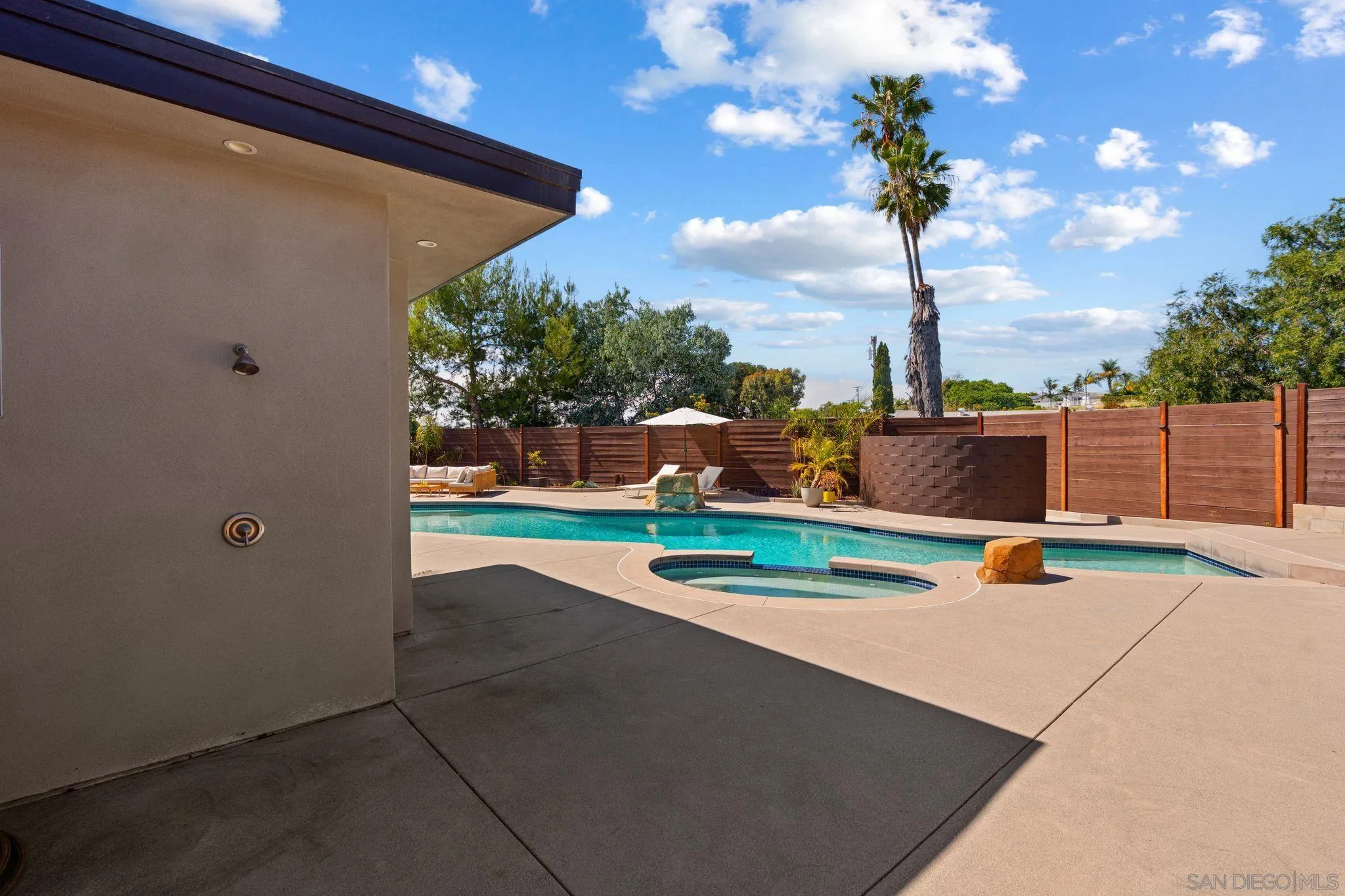 https://cdn.realtyfeed.com/cdn/127/260006906/73926c18e02c33f1fc507993fa26c302.webp