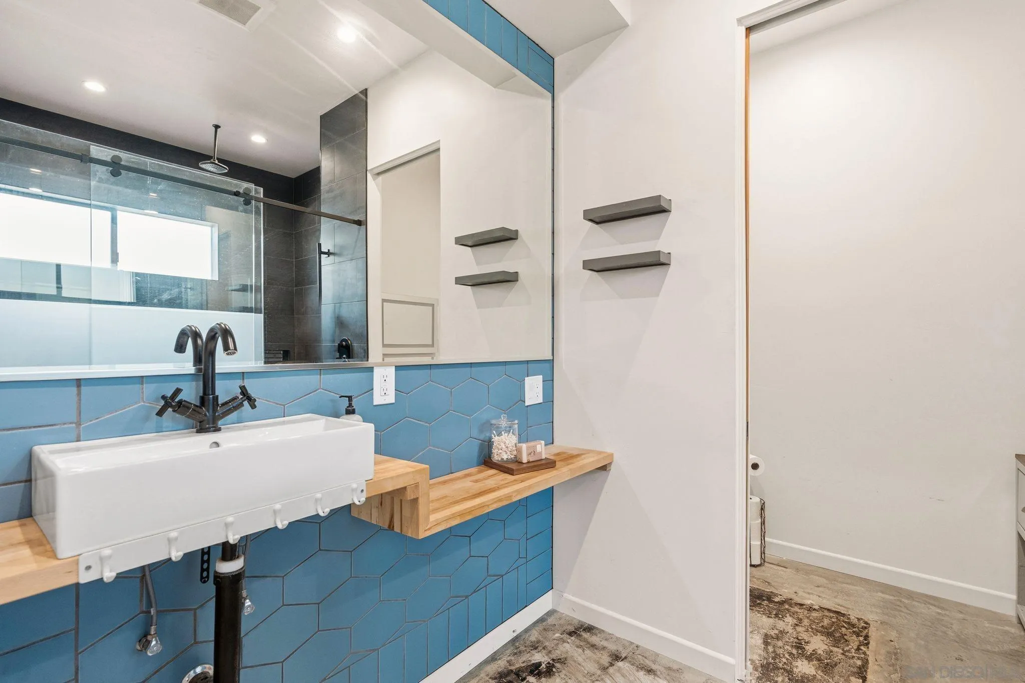 https://cdn.realtyfeed.com/cdn/127/260006906/7b3026a71169795068bfb027d10e16cc.webp