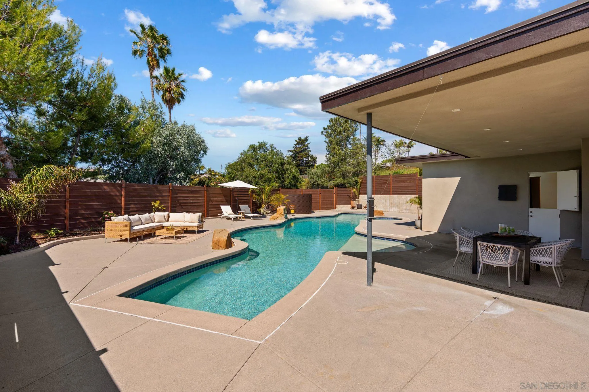 https://cdn.realtyfeed.com/cdn/127/260006906/c621629b61c4afb2fa6e96d55f07c96f.webp