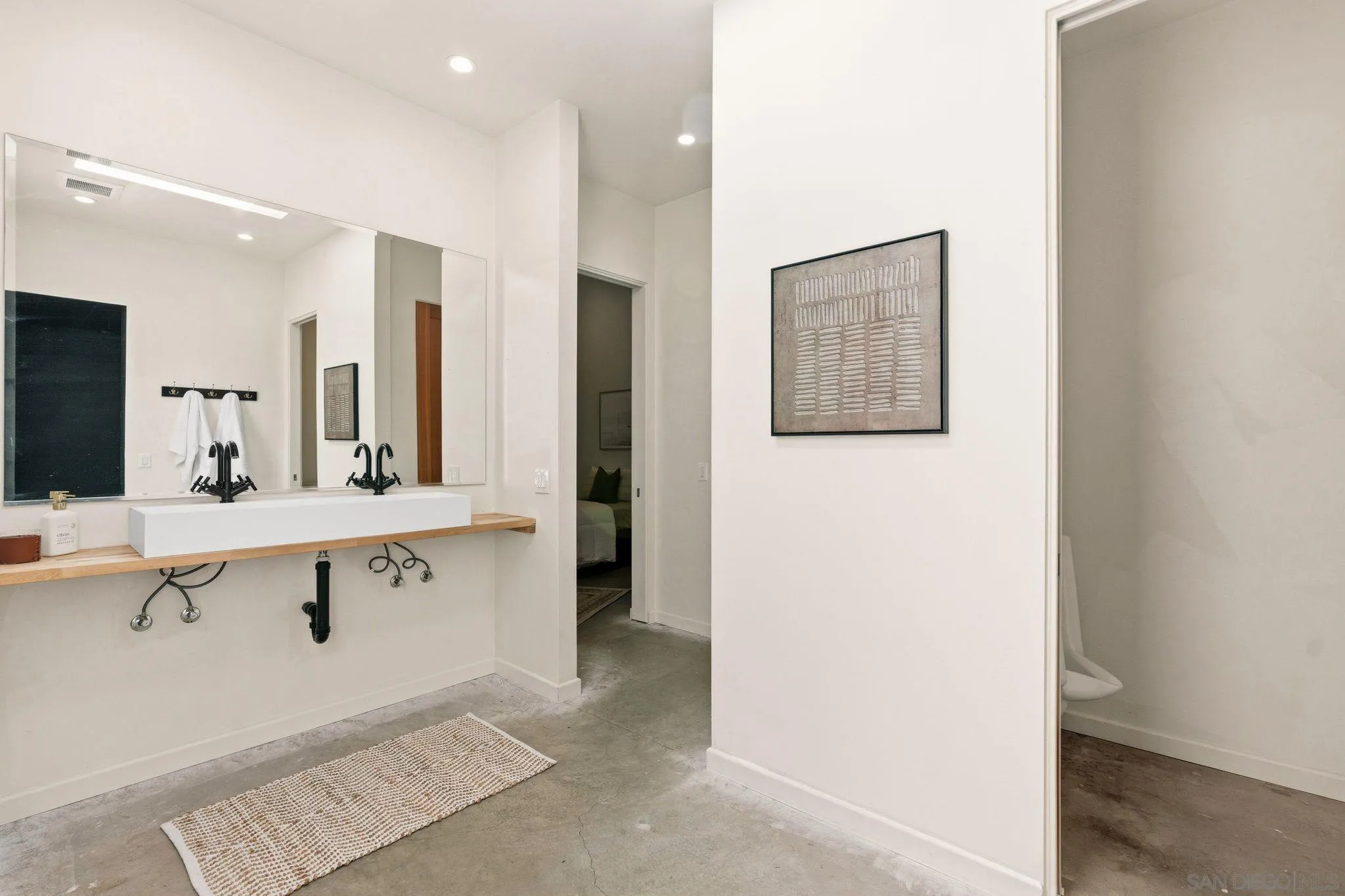 https://cdn.realtyfeed.com/cdn/127/260006906/f1106a9476d1bb3890cbf8e67ae47296.webp