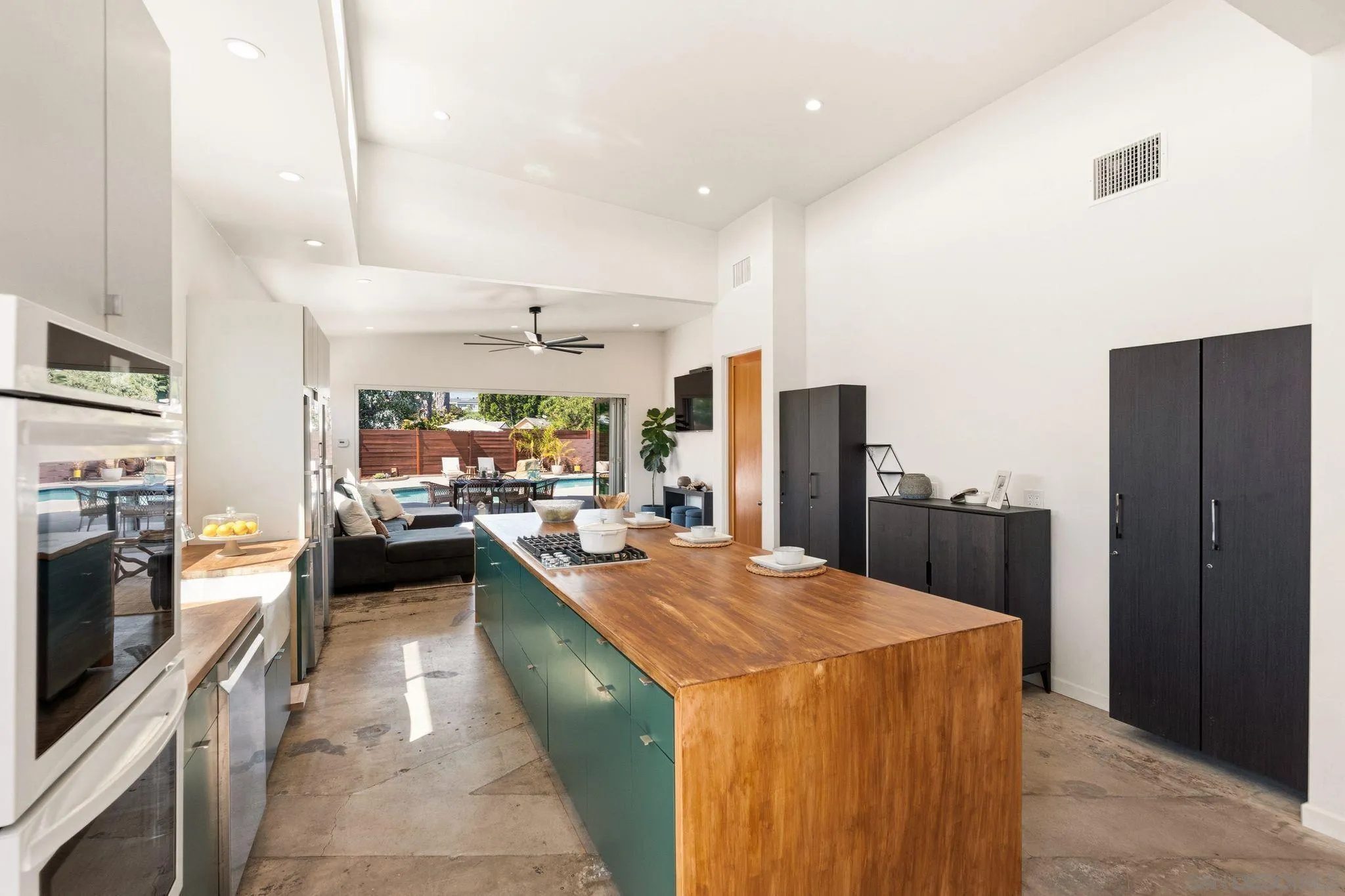https://cdn.realtyfeed.com/cdn/127/260006906/f221cd38e0bf236c52617252021bb970.webp