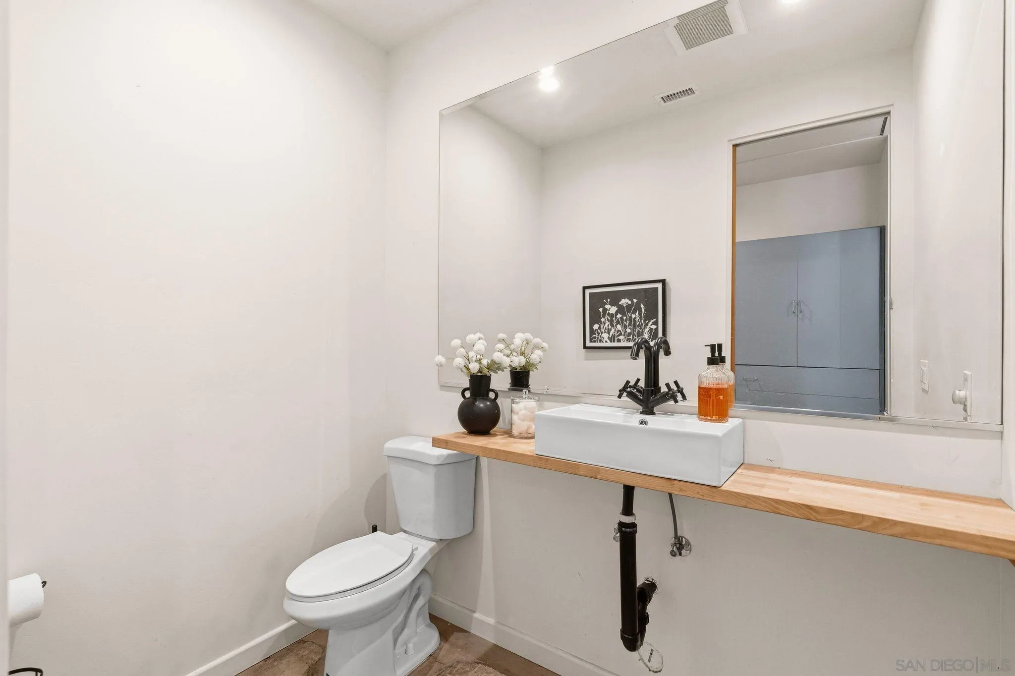 https://cdn.realtyfeed.com/cdn/127/260006906/f94ee80ae23580934273ba17c4043f3d.webp