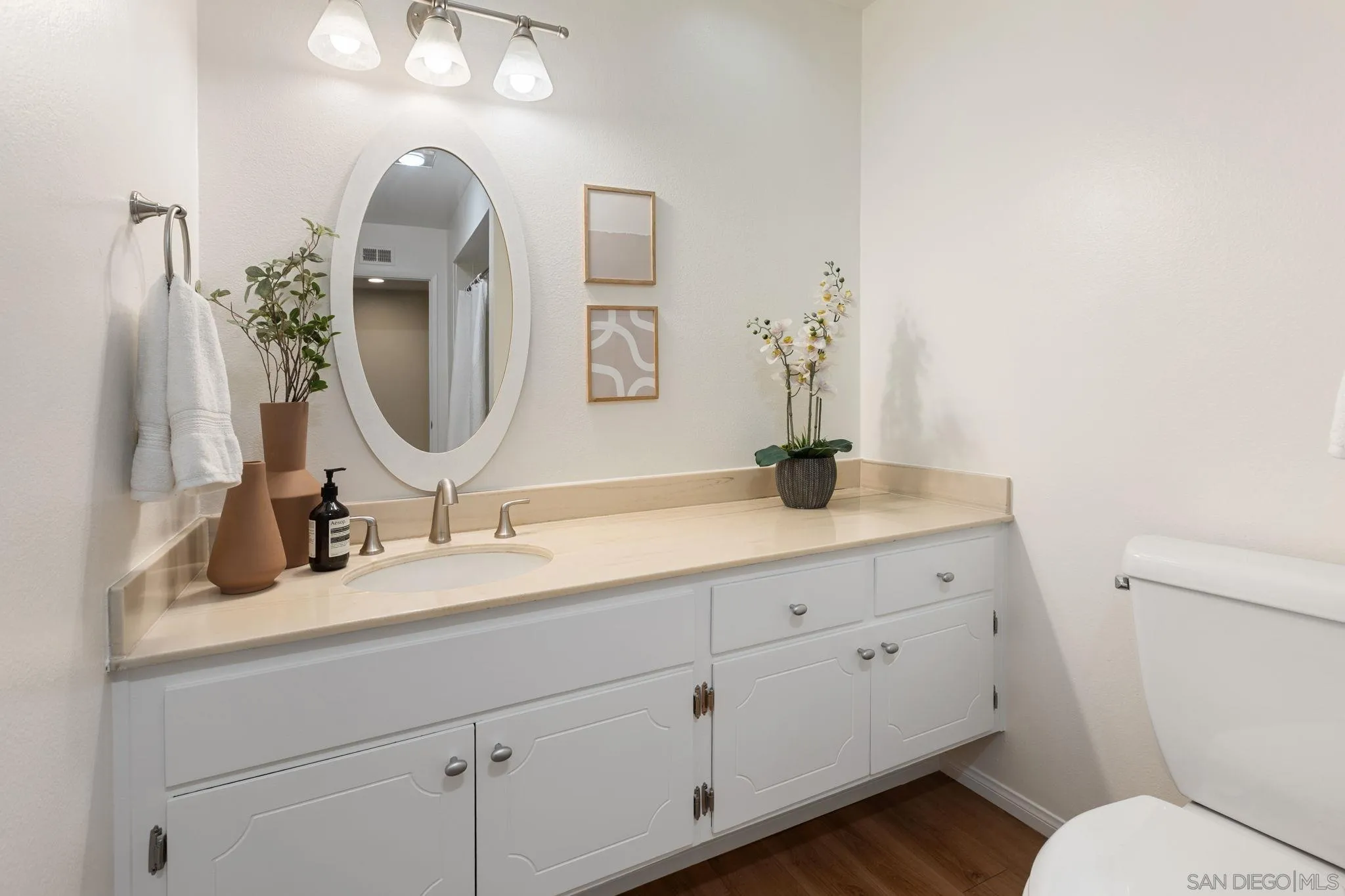 https://cdn.realtyfeed.com/cdn/127/260006908/00defb62365cec77585737c74cc6517d.webp