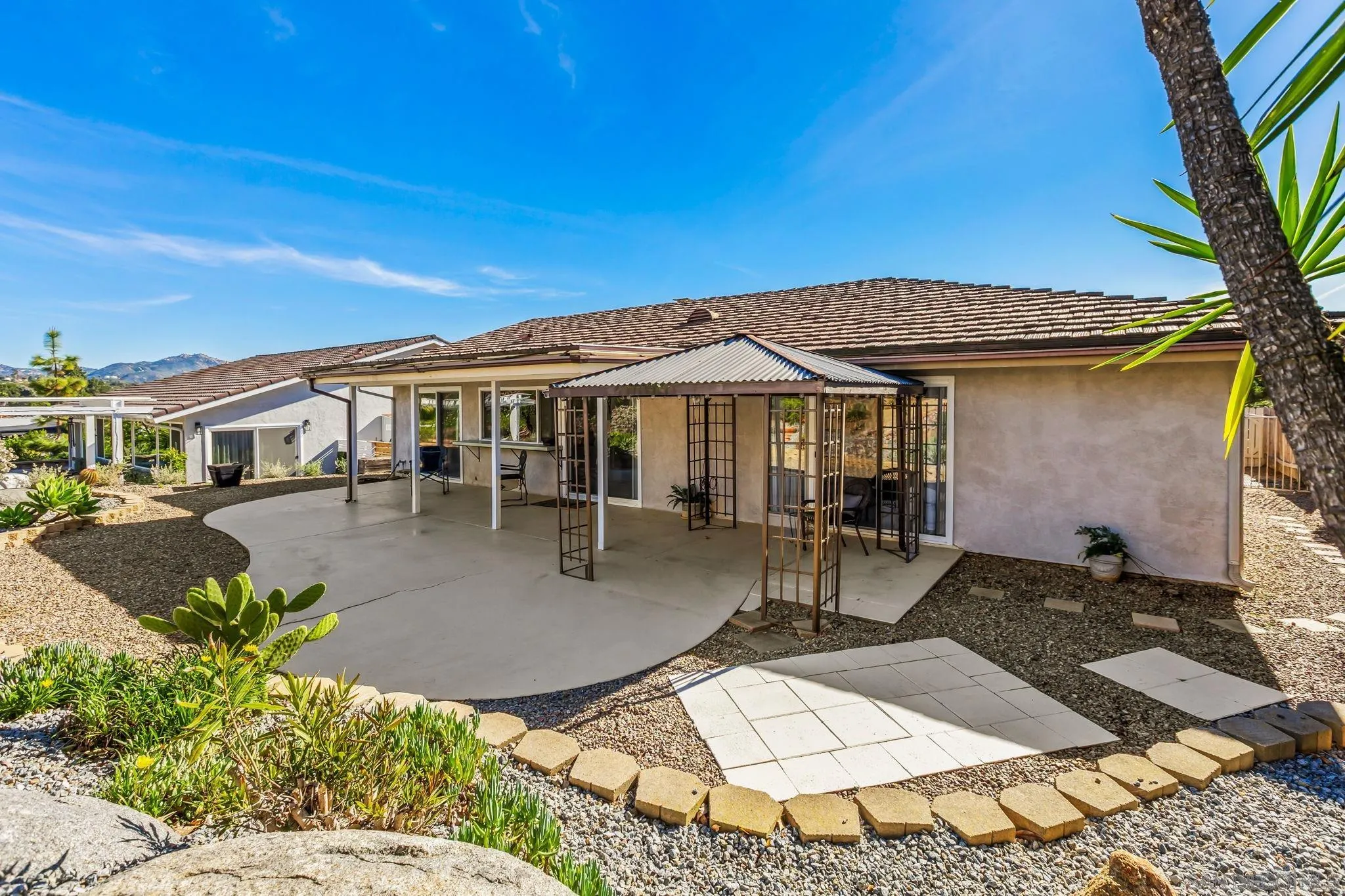 https://cdn.realtyfeed.com/cdn/127/260006908/88b3d0e9bdfde4c4cd668e4300fee51c.webp