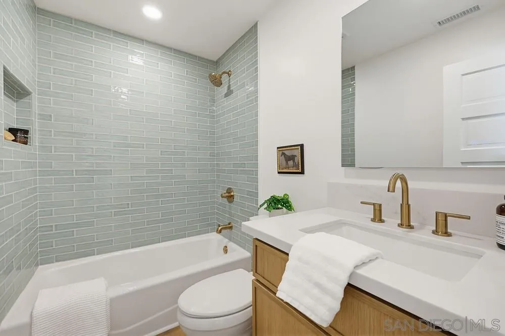 https://cdn.realtyfeed.com/cdn/127/260006915/02cef27744abf95b03738e0de7ba4434.webp