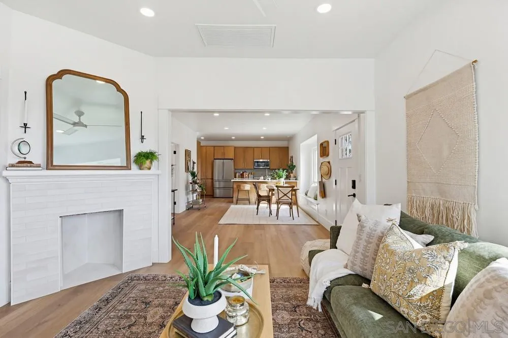 https://cdn.realtyfeed.com/cdn/127/260006915/90118bff12efb309e9b24c4fc9293c9b.webp
