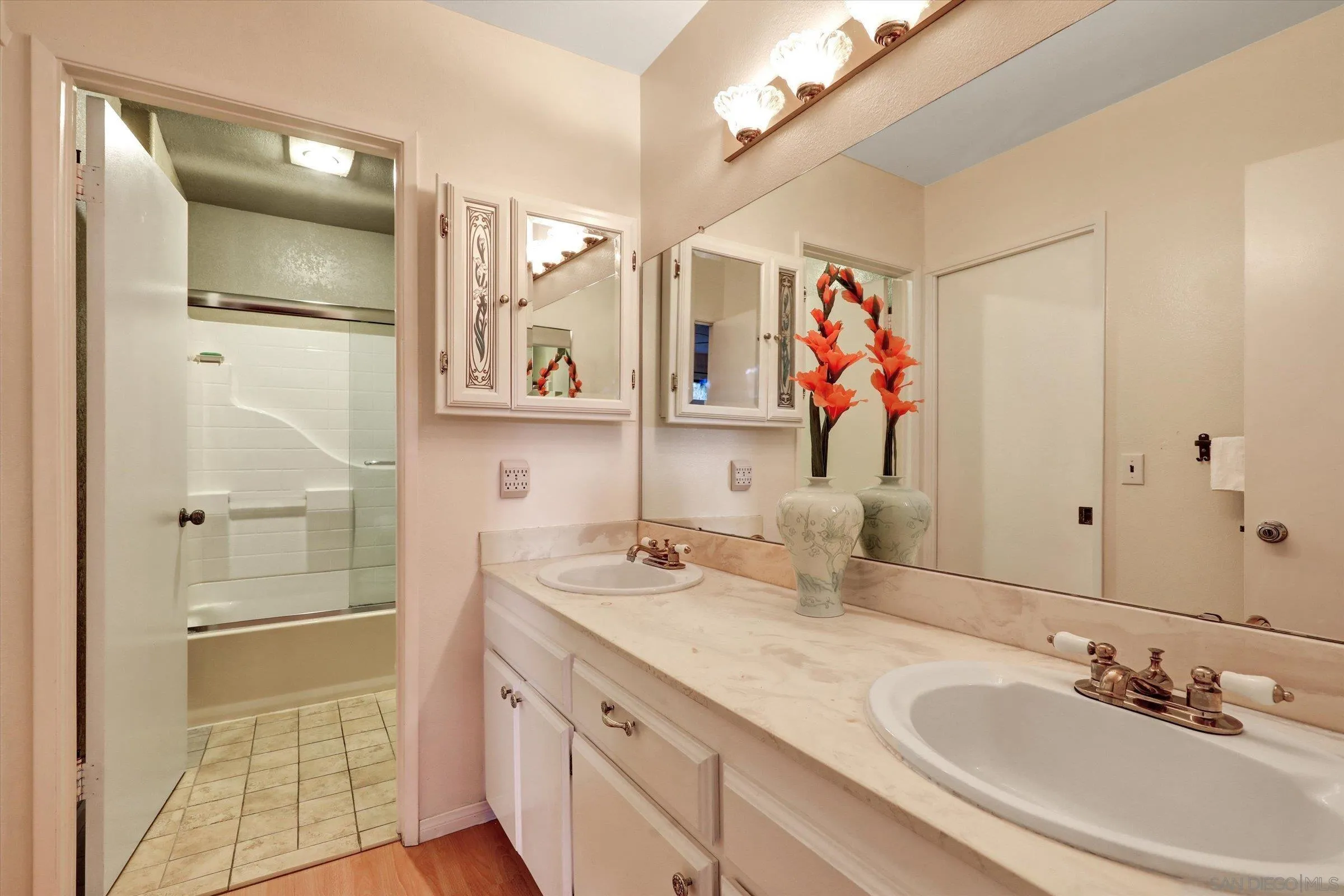https://cdn.realtyfeed.com/cdn/127/260006917/a3ac05b34749152111d4628ee8948acd.webp