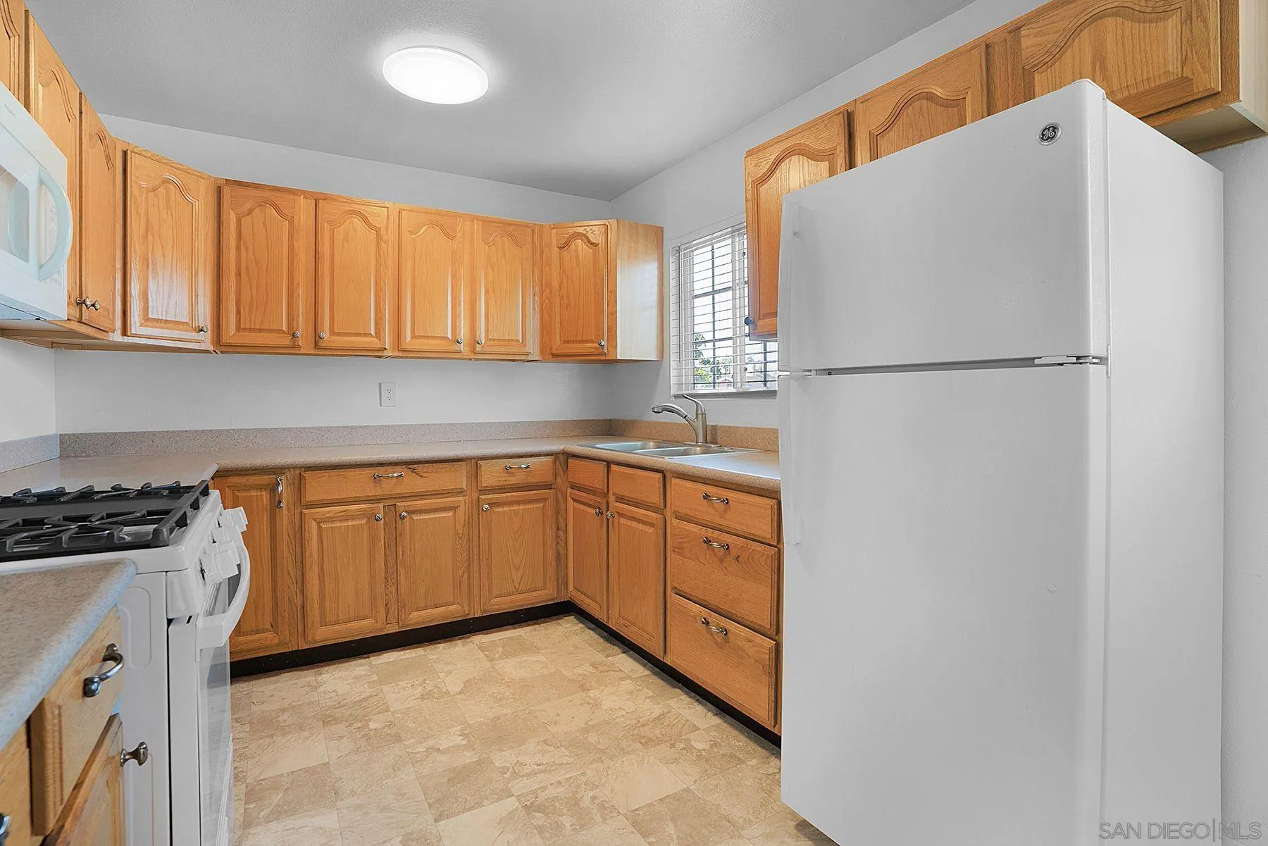 https://cdn.realtyfeed.com/cdn/127/260006920/3075a17b171777130c5e982c053fc5d3.webp