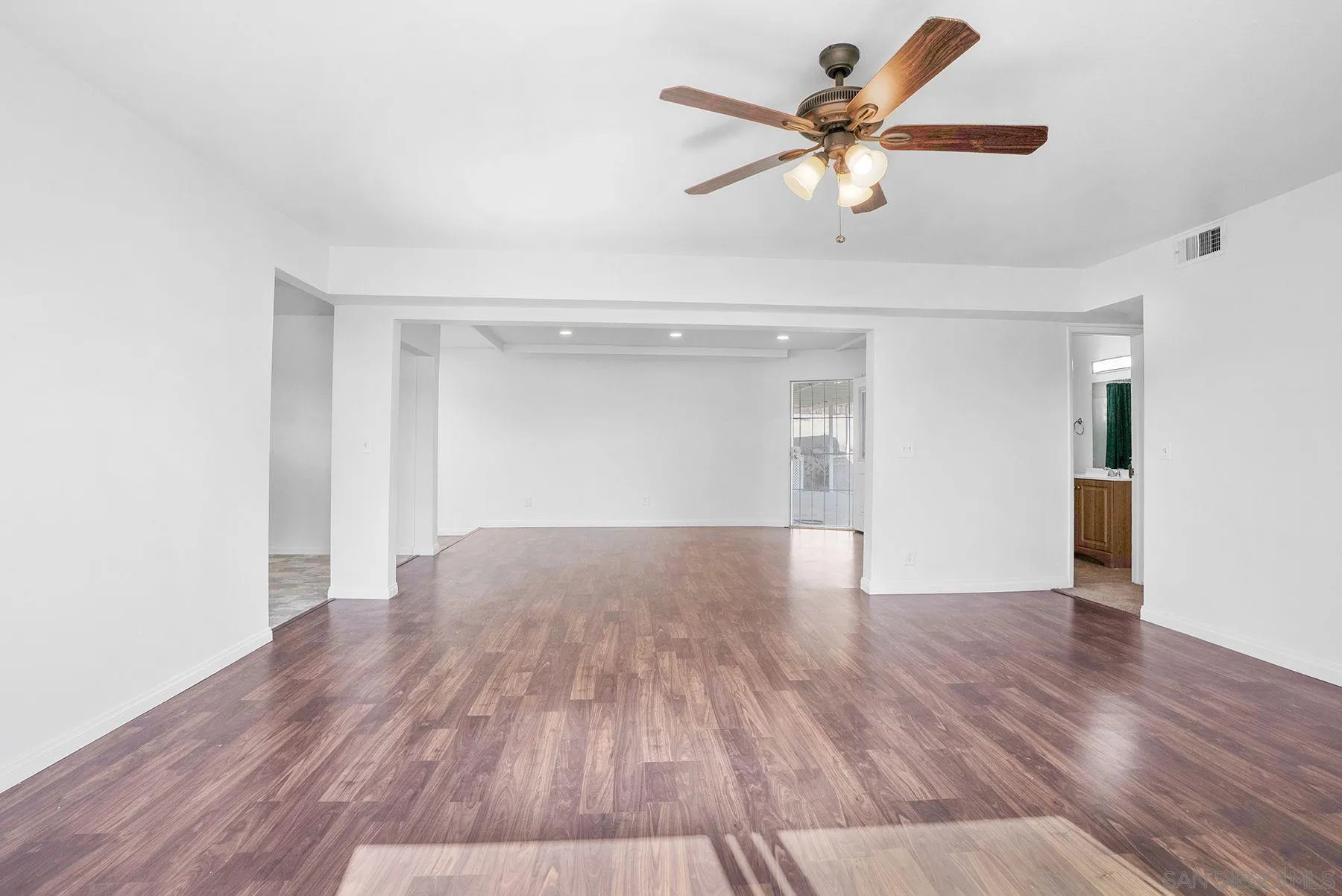 https://cdn.realtyfeed.com/cdn/127/260006920/348b7e17dafc298ab04c6f4070ad6231.webp
