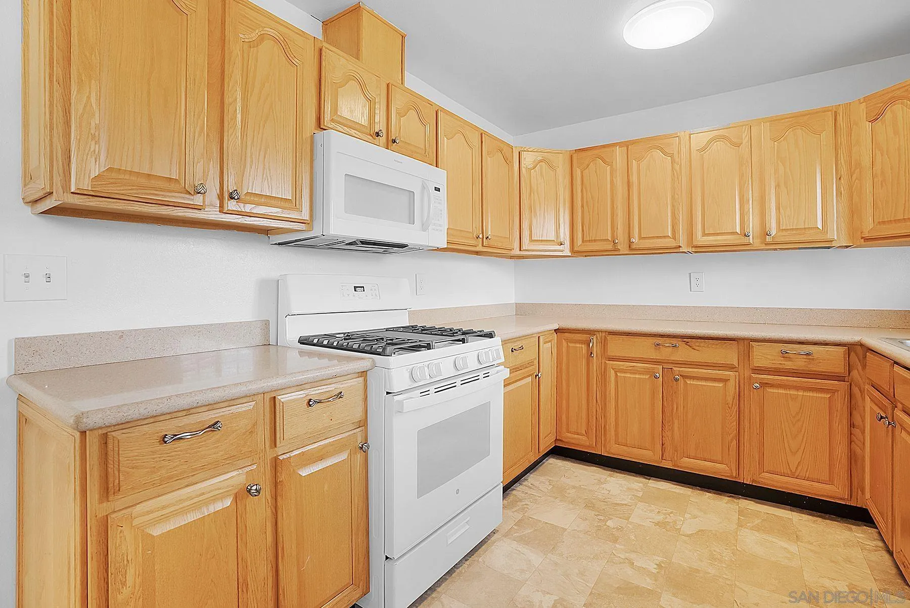 https://cdn.realtyfeed.com/cdn/127/260006920/72abef502f17f16b880d1b9aa8d33c72.webp