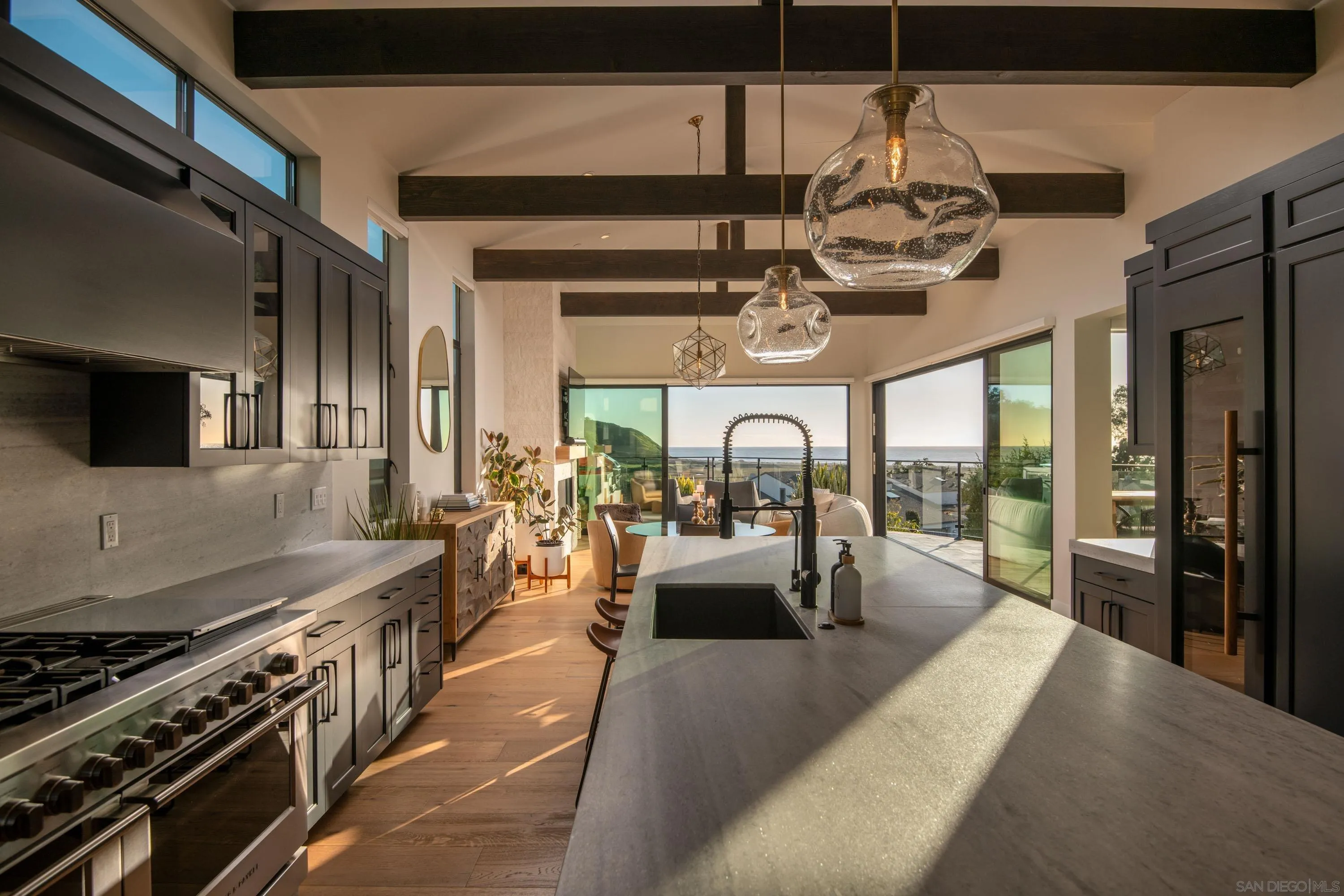 https://cdn.realtyfeed.com/cdn/127/260006923/0f08b0731e800f434e04c84da7533dc1.webp