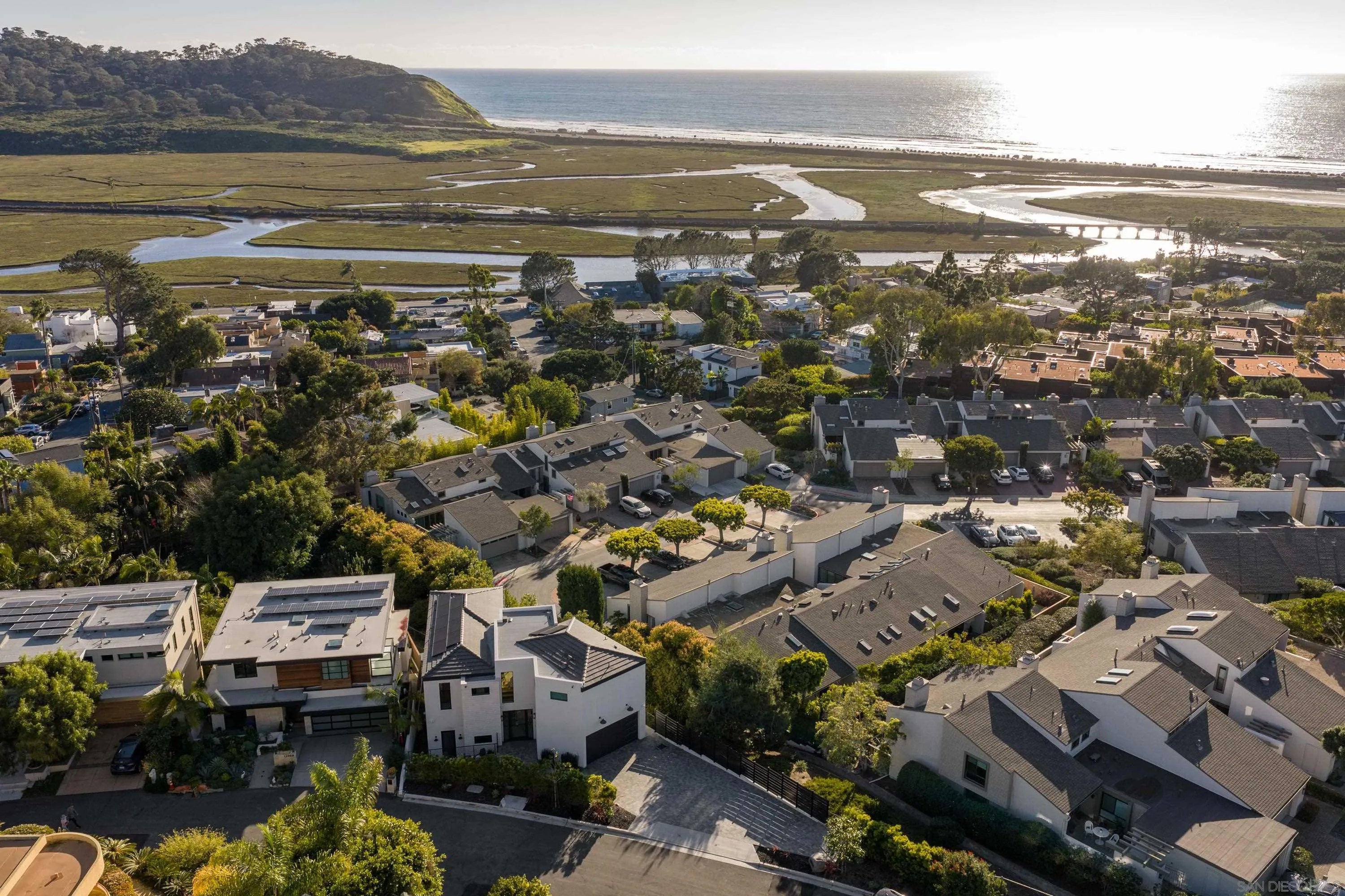 https://cdn.realtyfeed.com/cdn/127/260006923/a0bd9a939b65b2a5ff581bf7cf2e31b9.webp