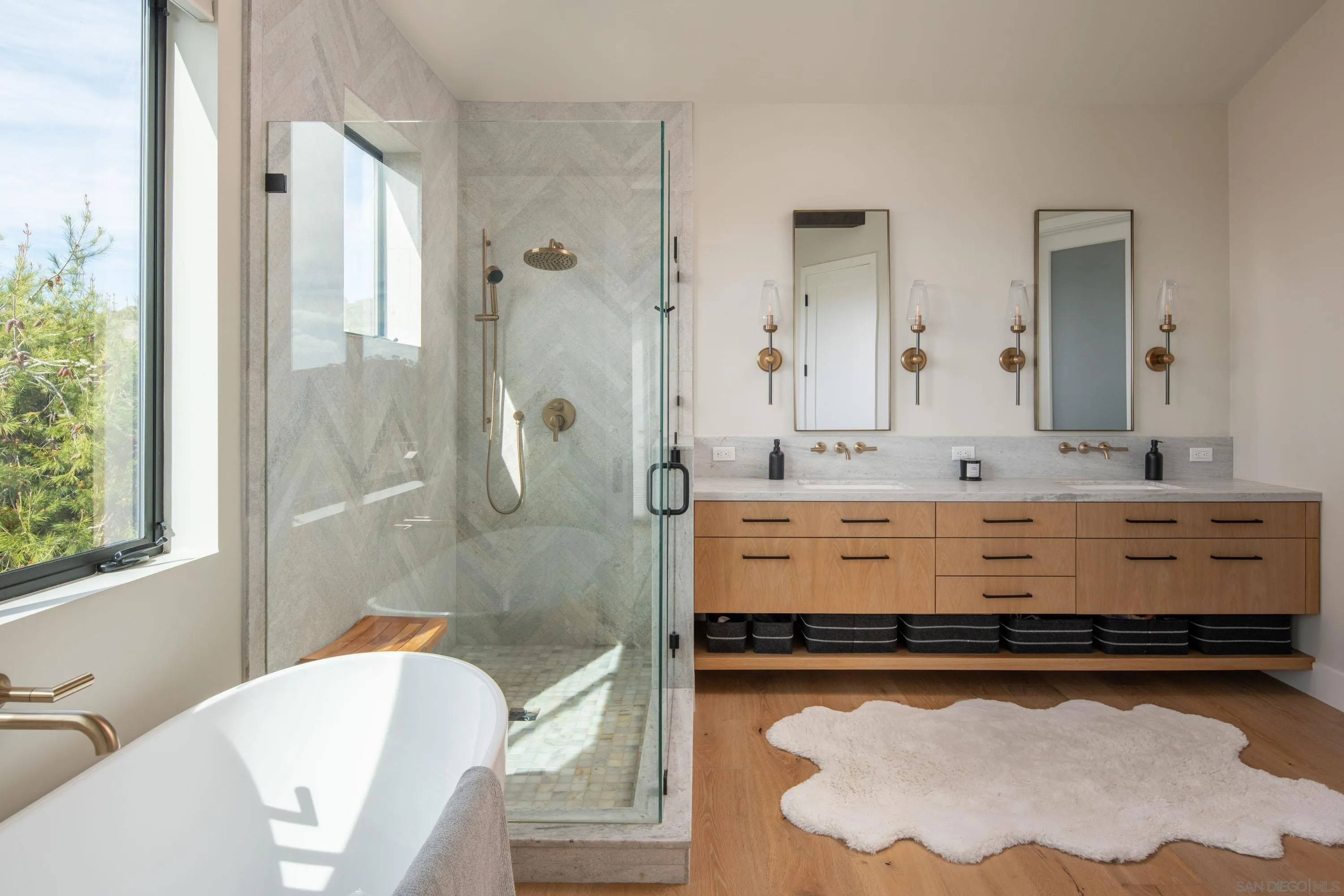 https://cdn.realtyfeed.com/cdn/127/260006923/fa83202e4e644107f8b8027fcb161ed5.webp
