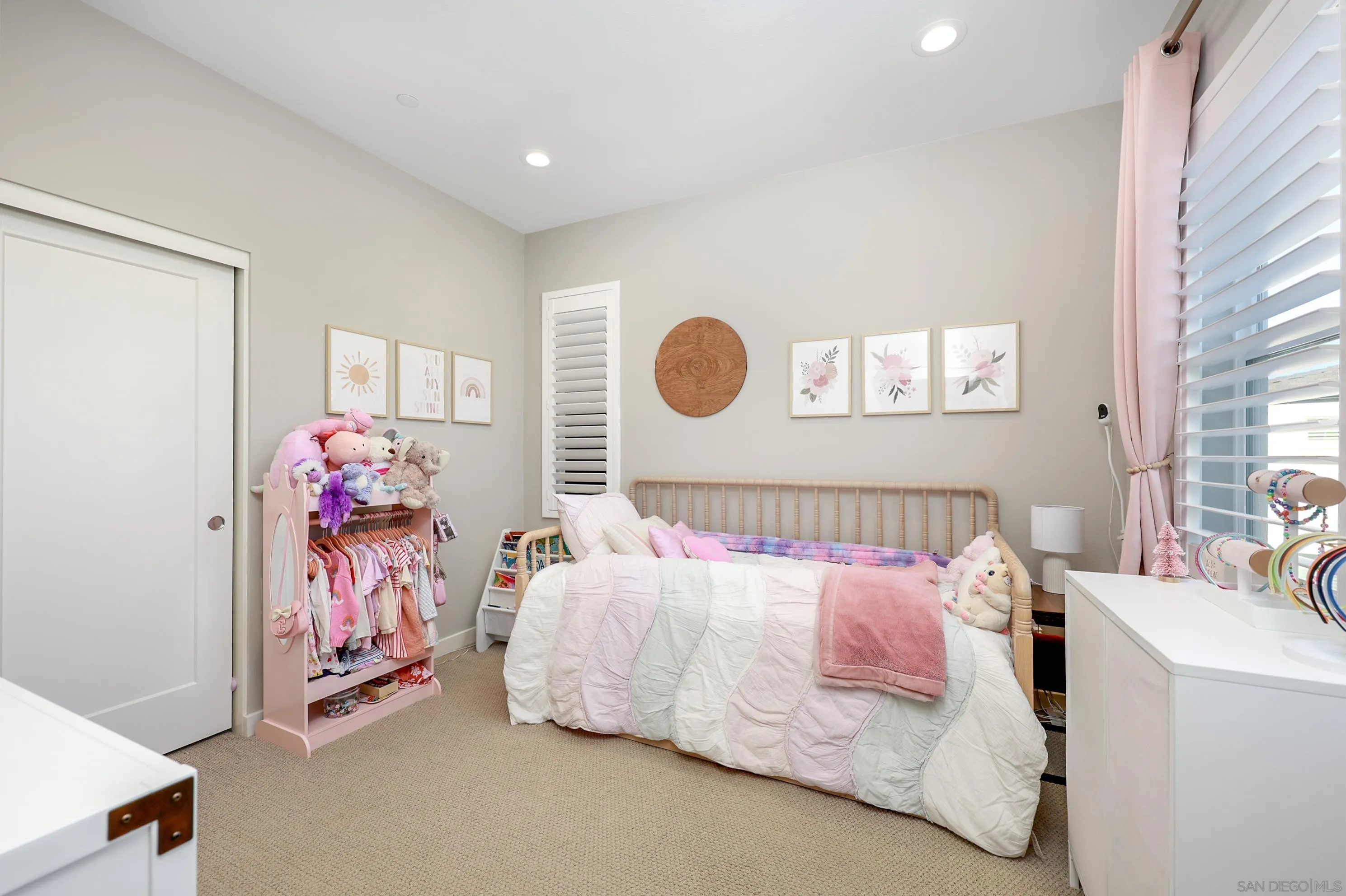https://cdn.realtyfeed.com/cdn/127/260006927/0d6043c2a4636e0947e9d8f75d801e7b.webp