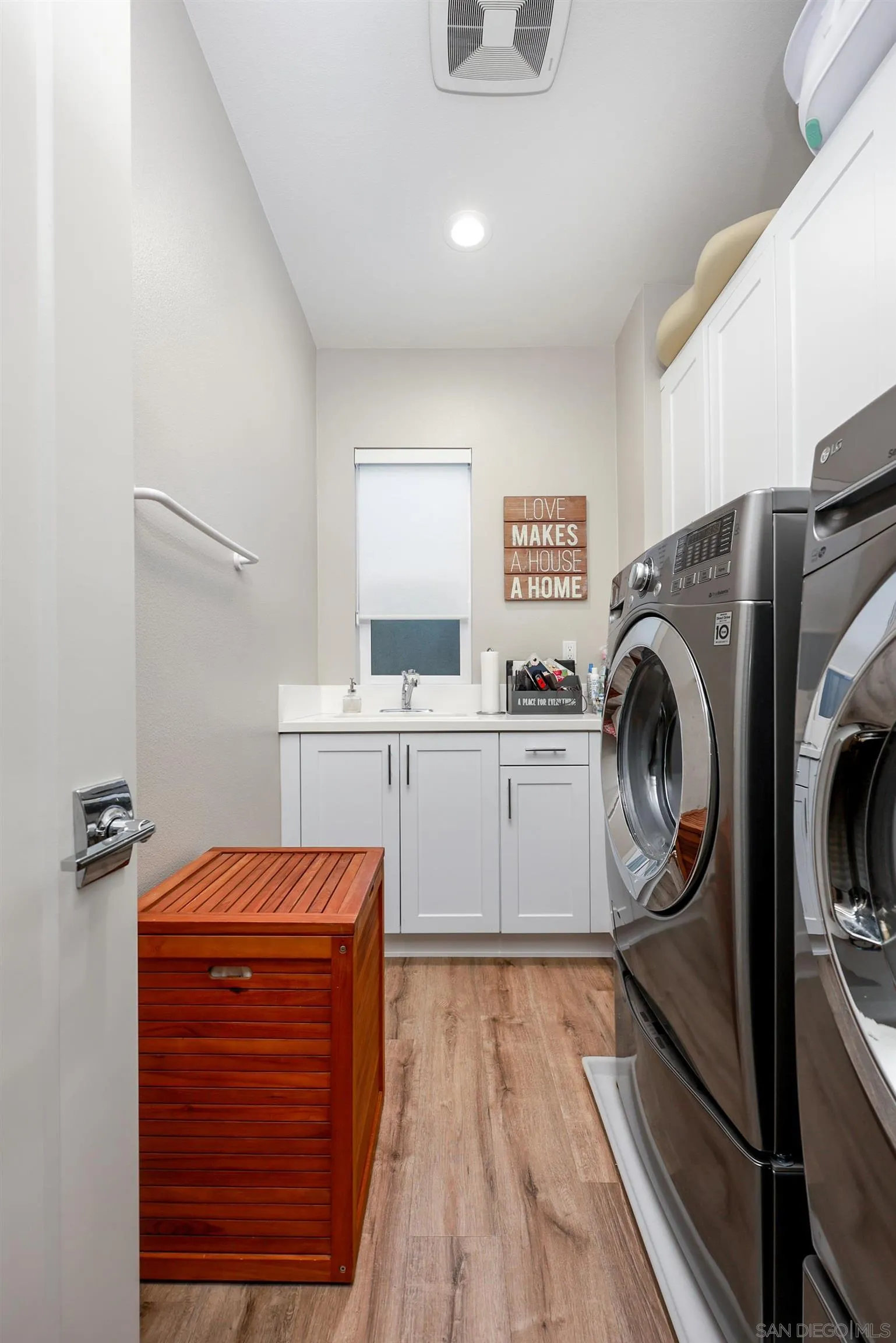 https://cdn.realtyfeed.com/cdn/127/260006927/3a58e7ae4be7c0d2484027f4e3c96238.webp