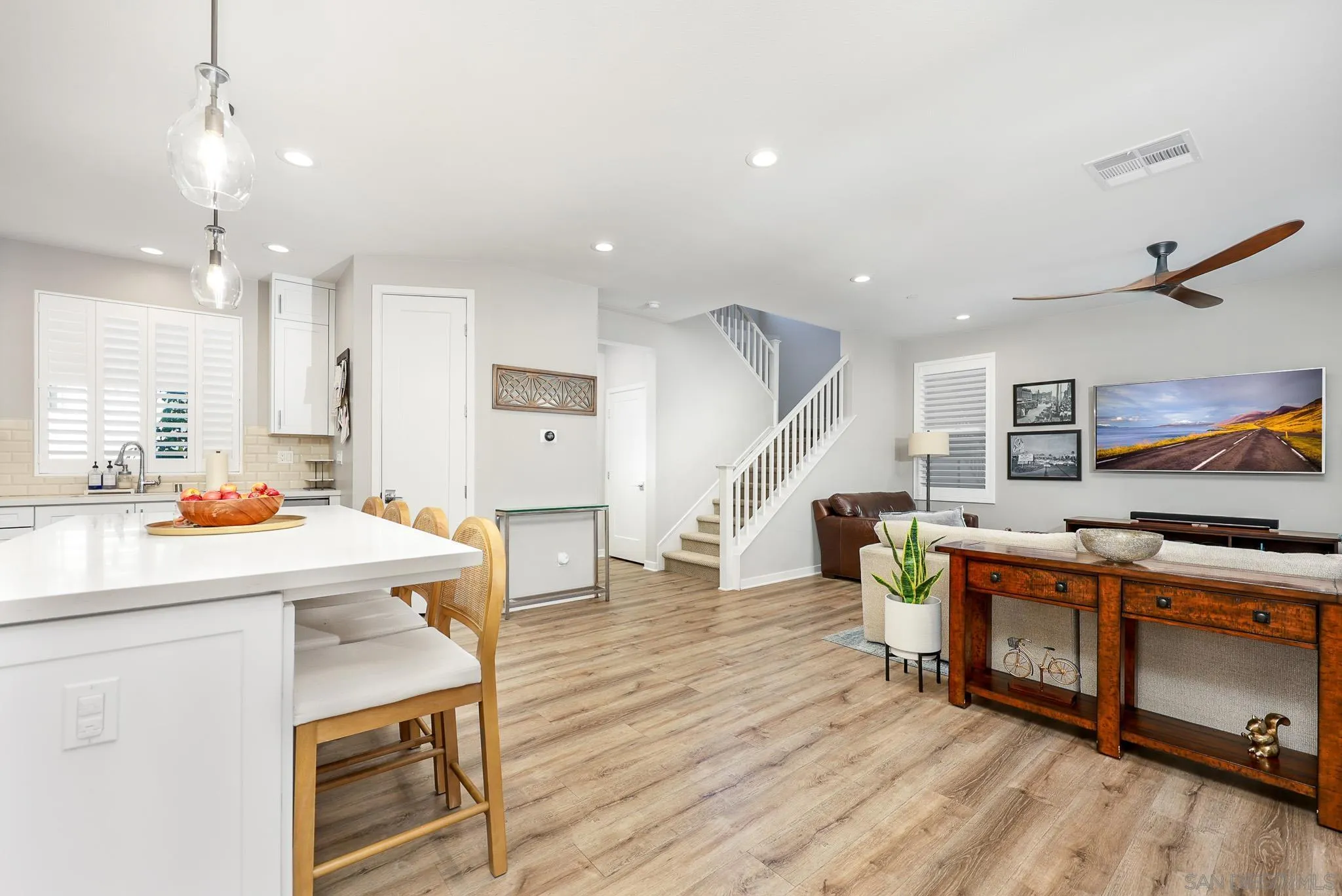 https://cdn.realtyfeed.com/cdn/127/260006927/cebc5df60eb5498c25f3c5120389787d.webp