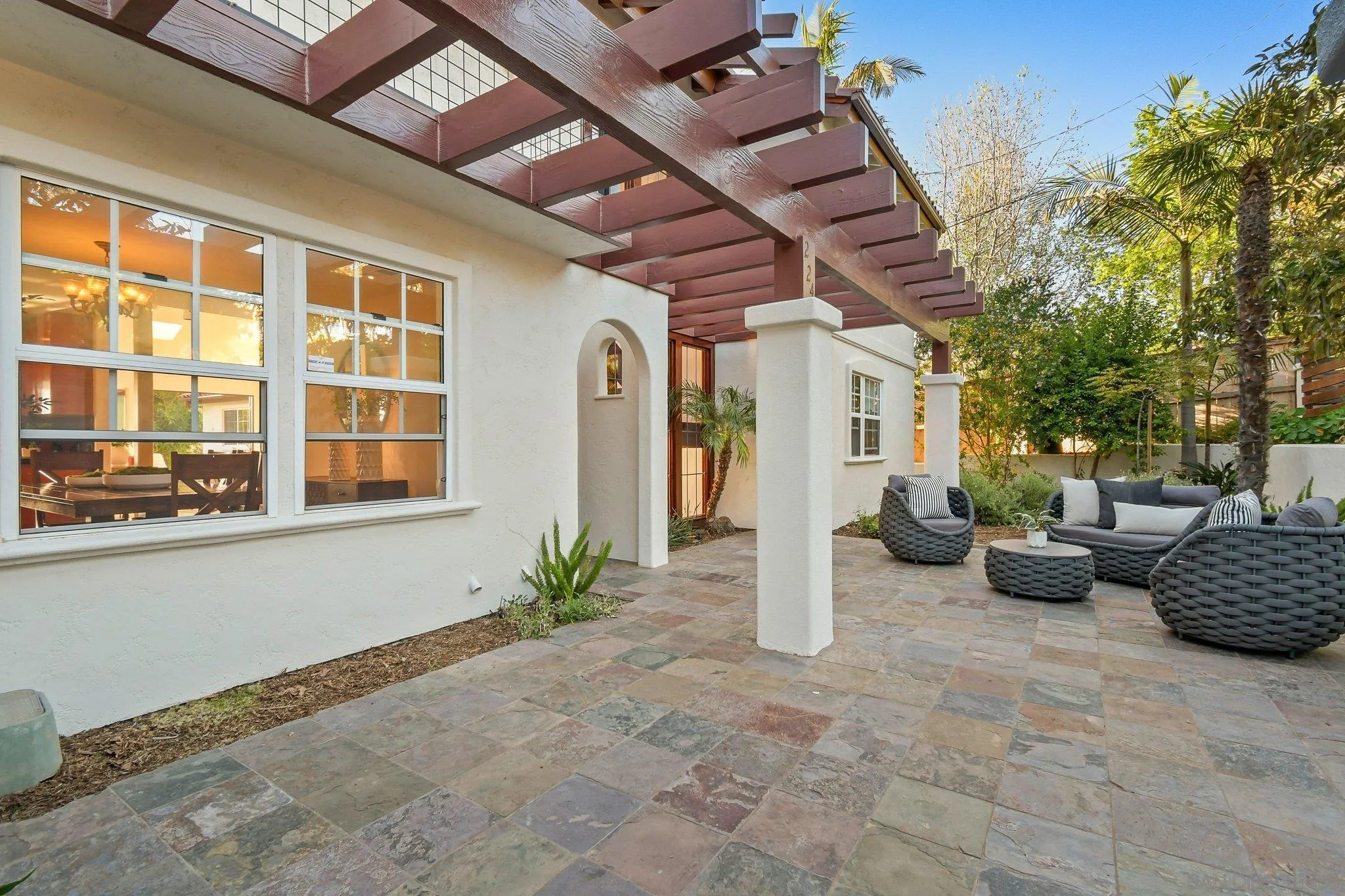https://cdn.realtyfeed.com/cdn/127/260006929/44dad111571e2c09f289f75d04de4018.webp