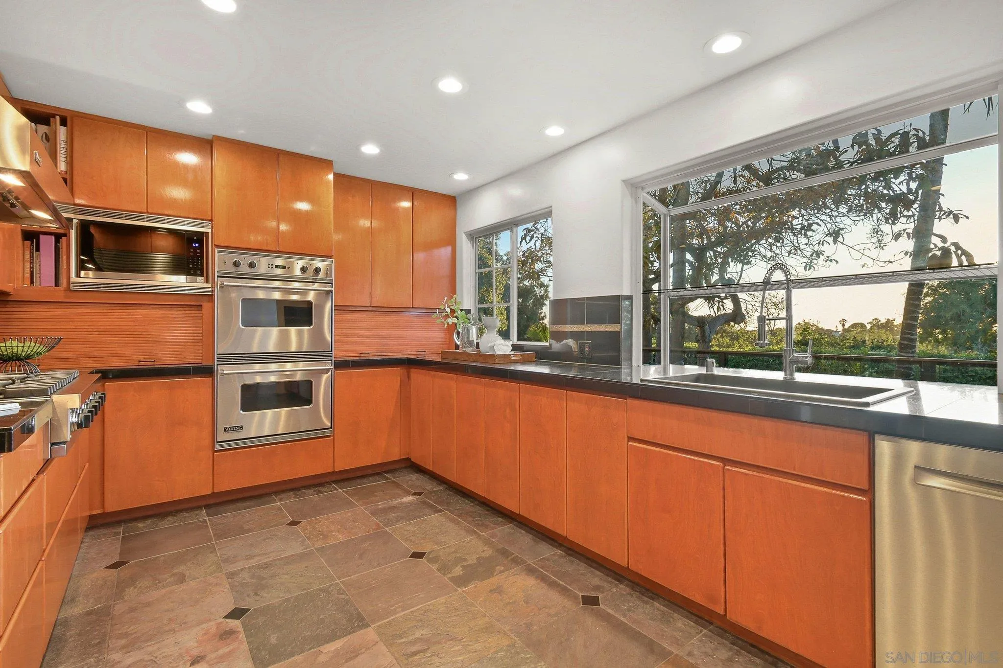 https://cdn.realtyfeed.com/cdn/127/260006929/5a88ff11ded41435d70d4f23e54ff0e0.webp