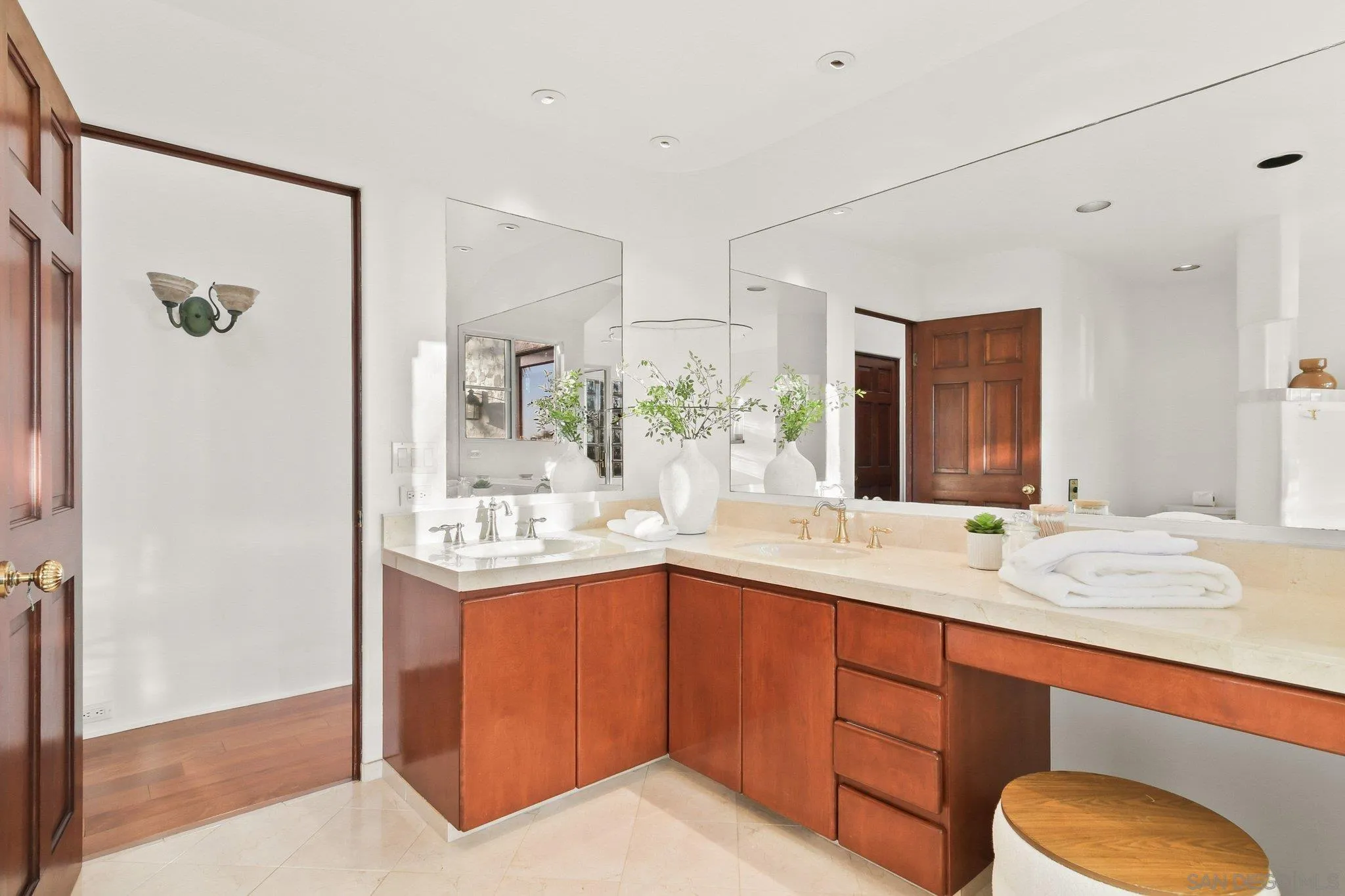 https://cdn.realtyfeed.com/cdn/127/260006929/6669861a95128192360aefd74c0cef6e.webp