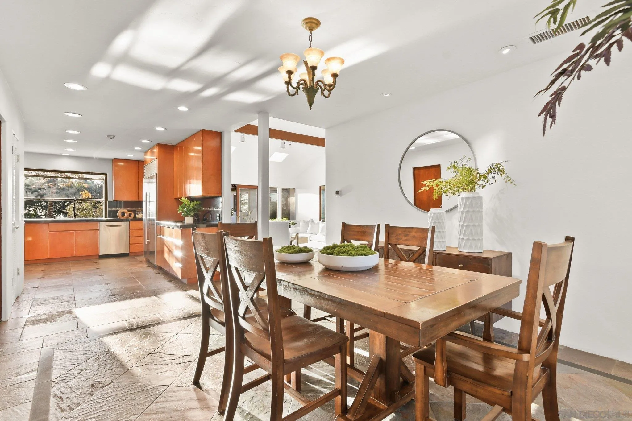 https://cdn.realtyfeed.com/cdn/127/260006929/88f5ab02db751f2f1ad966b76dee222e.webp