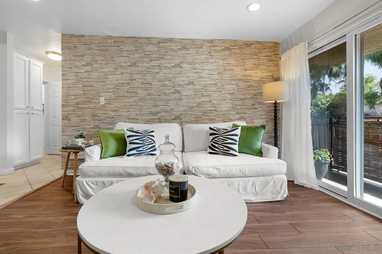https://cdn.realtyfeed.com/cdn/127/260006930/aa1889ae9f9751bb599e6b684a6671b0.webp