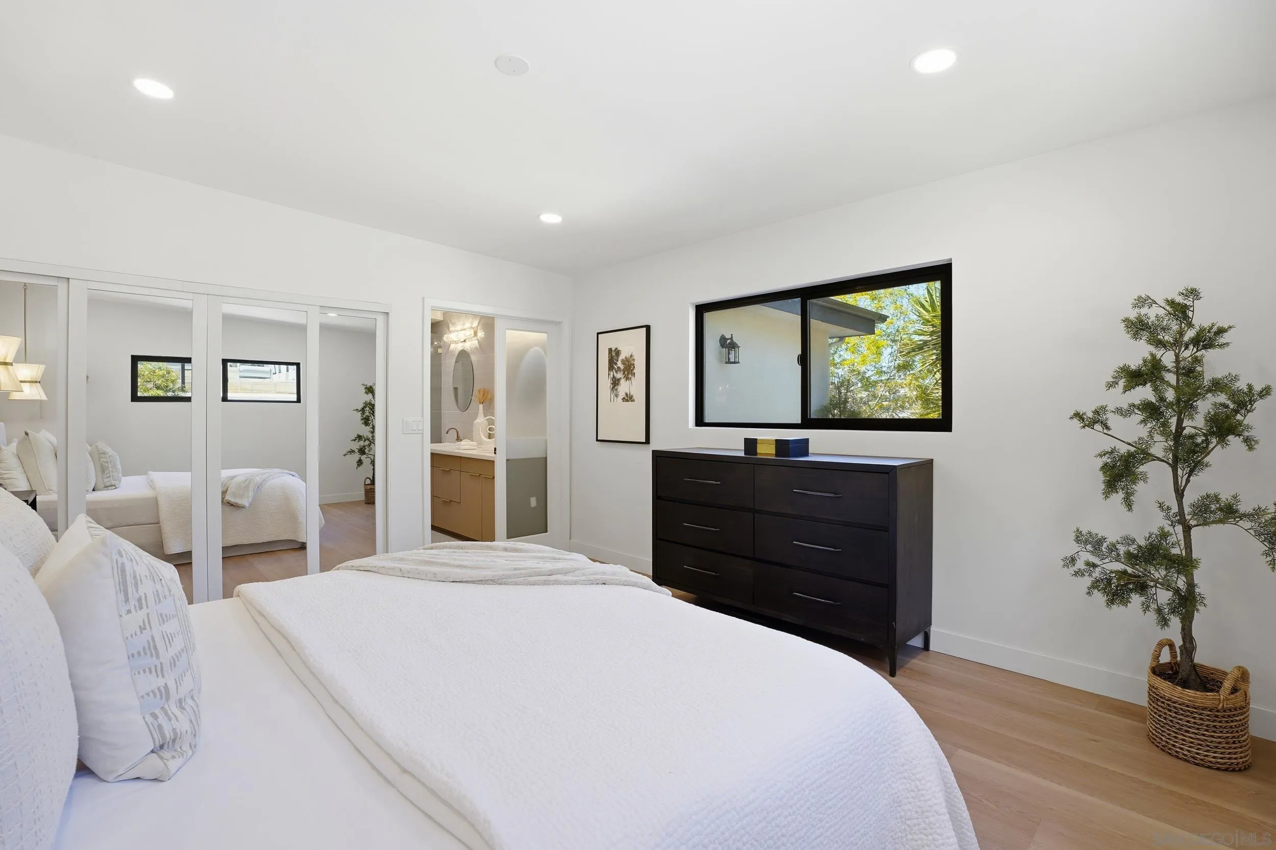 https://cdn.realtyfeed.com/cdn/127/260006931/0672f5513f070866bf63141004710c8d.webp