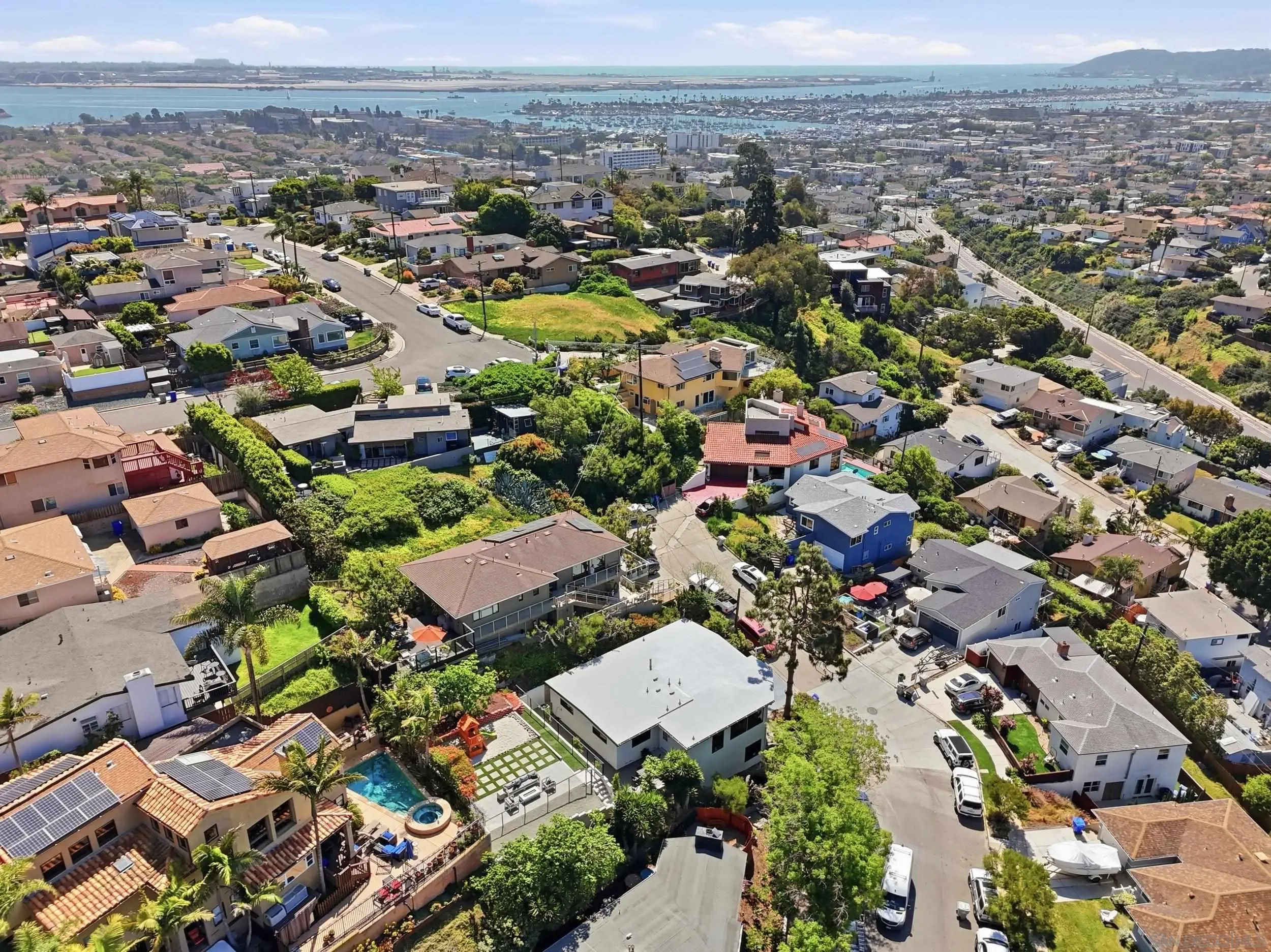 https://cdn.realtyfeed.com/cdn/127/260006931/0f9515659447687e863dcf768ea7af29.webp