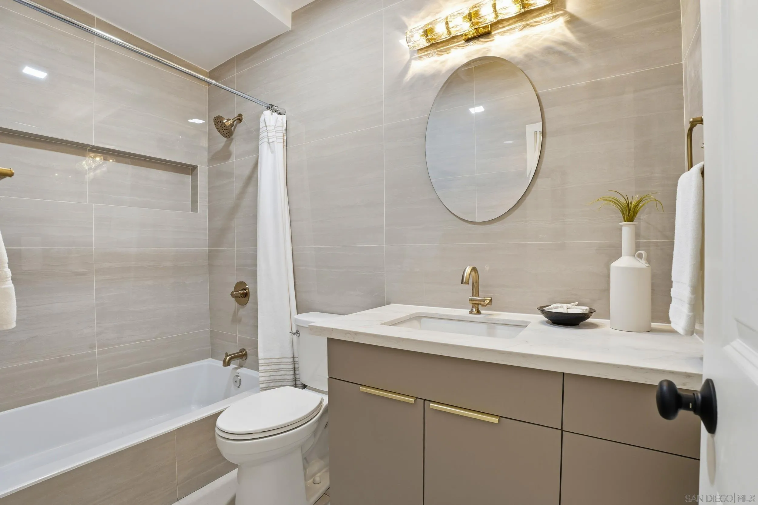 https://cdn.realtyfeed.com/cdn/127/260006931/6c397d2648ec6dcbbb5bbf40358f546c.webp