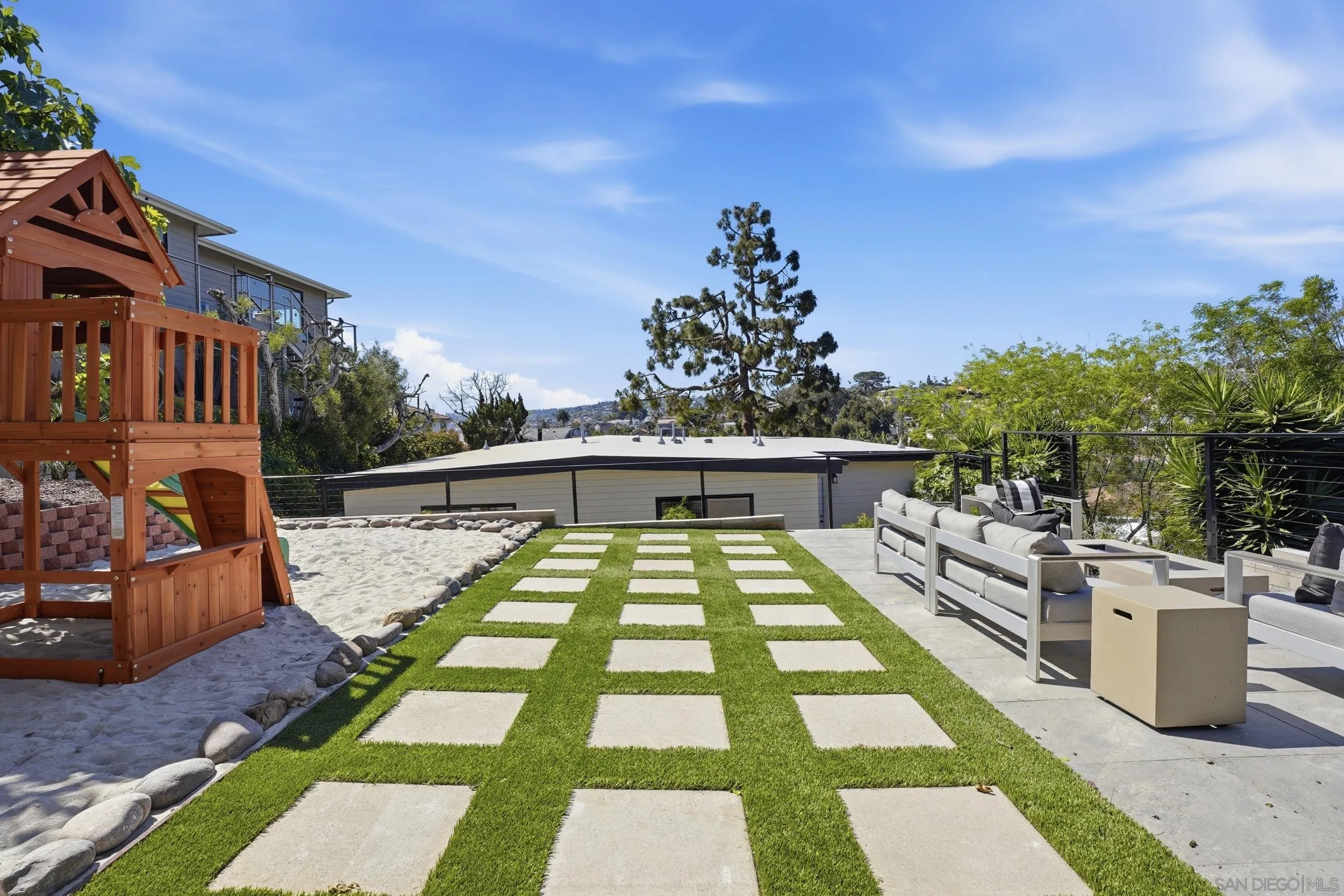 https://cdn.realtyfeed.com/cdn/127/260006931/d7d913555033d3575fba0a775a16a244.webp
