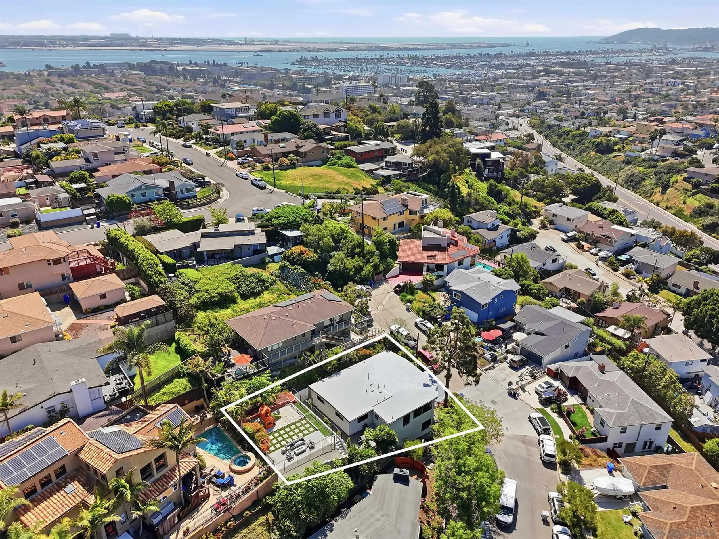https://cdn.realtyfeed.com/cdn/127/260006931/e5273c7a3010260f4ff0013aaf30af45.webp