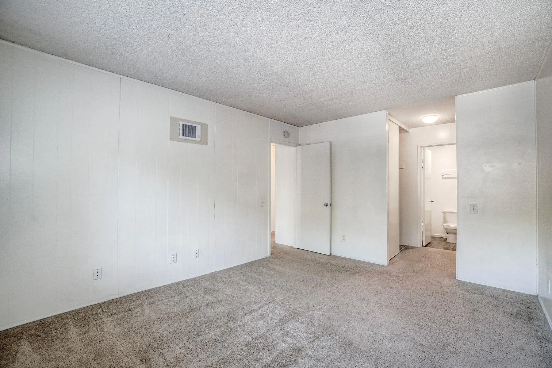 Photo #13: 260006937 Listing: Photo #13