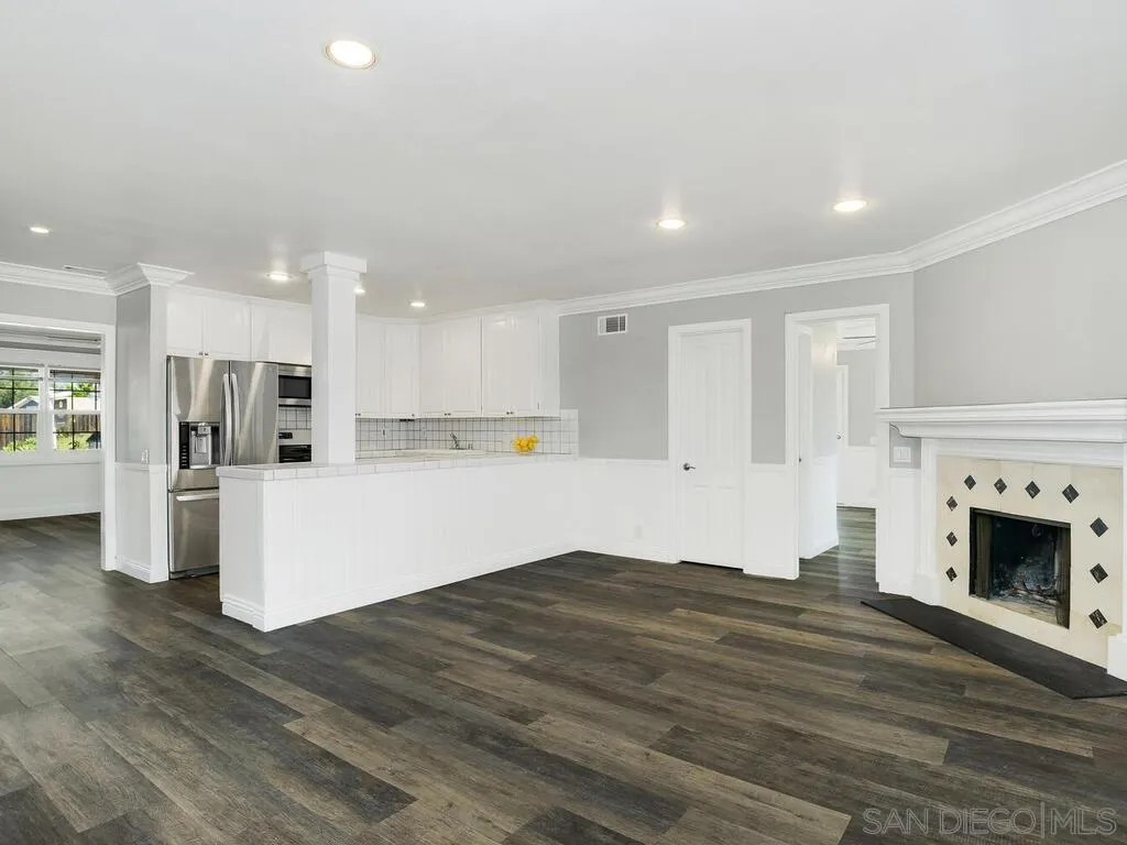 https://cdn.realtyfeed.com/cdn/127/260006943/35c0f74bd50097b17c909a4761446456.webp