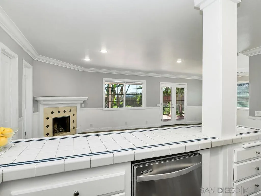 https://cdn.realtyfeed.com/cdn/127/260006943/6a6fd56e429f40653d9b73a80fe18c64.webp