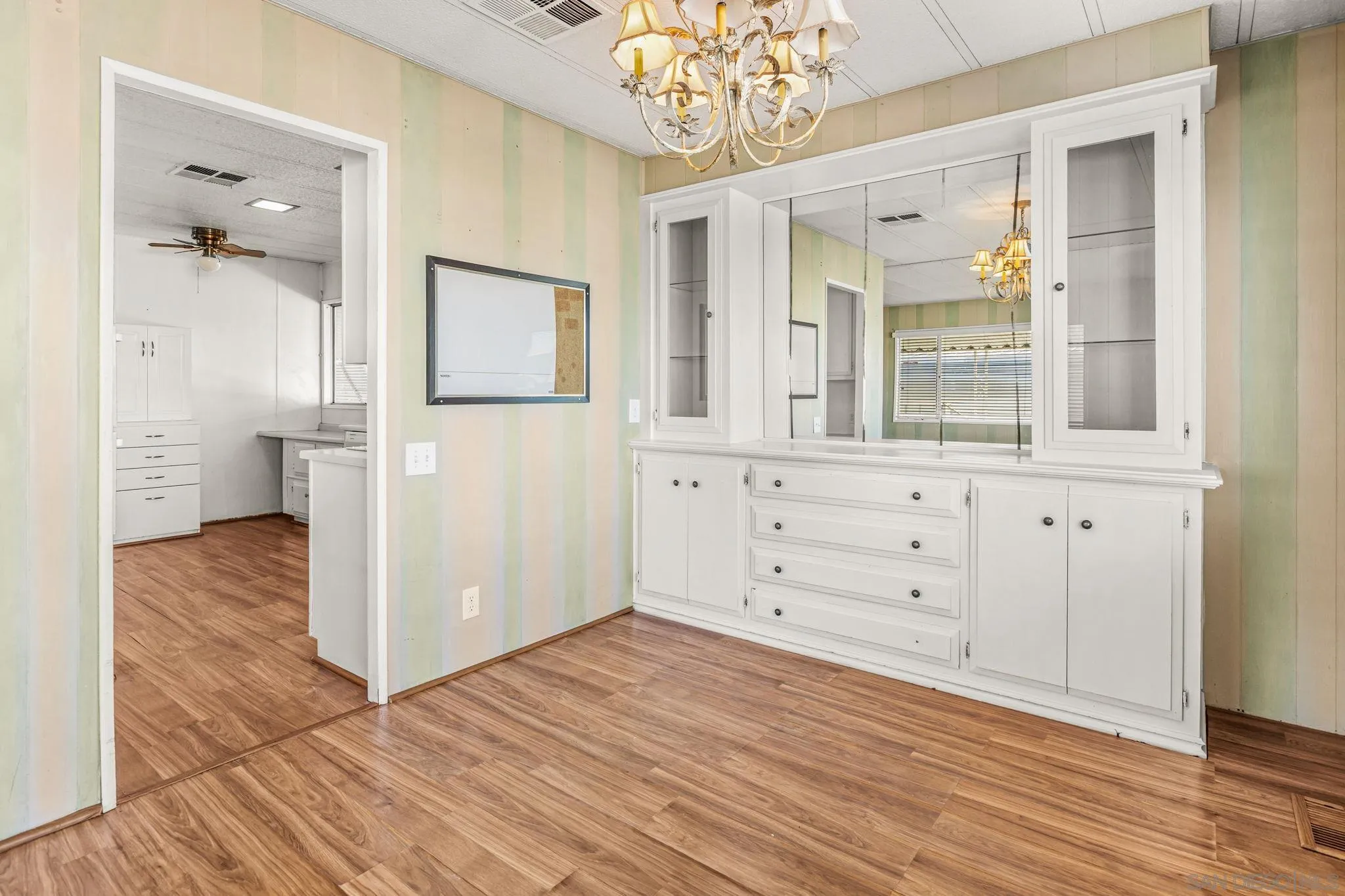 https://cdn.realtyfeed.com/cdn/127/260006944/2105d4af9143997622d052c74fb861e8.webp