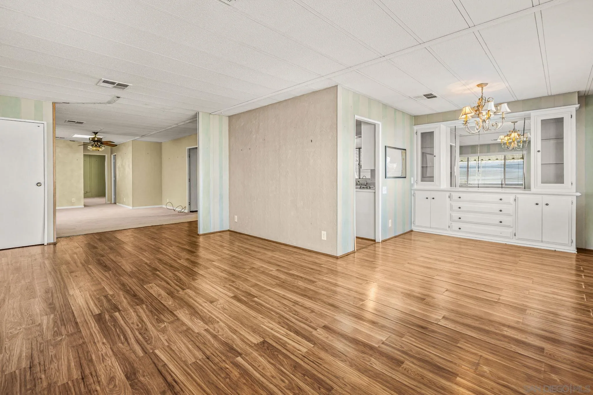 https://cdn.realtyfeed.com/cdn/127/260006944/34784923a8c0e46837d9afbcd6abbc34.webp