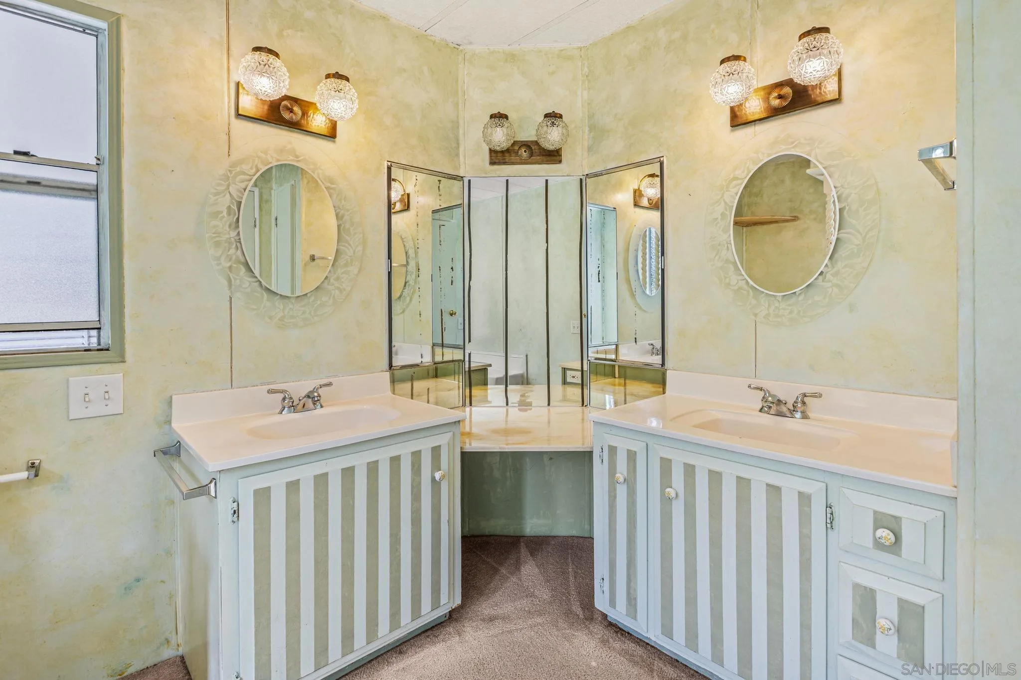 https://cdn.realtyfeed.com/cdn/127/260006944/553b794966d6a1865c19324d2231fff4.webp