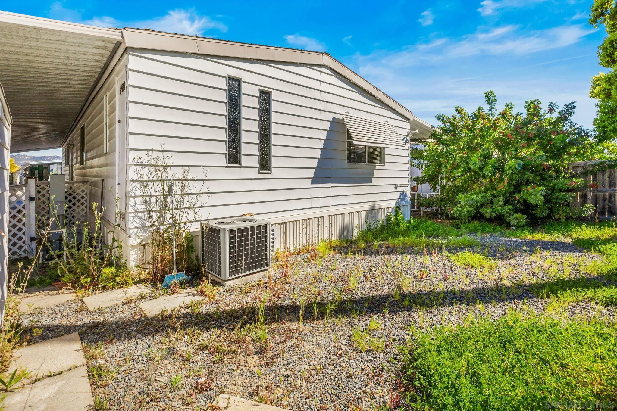 https://cdn.realtyfeed.com/cdn/127/260006944/c3d2840f8eb8418707939e4294c93d3b.webp