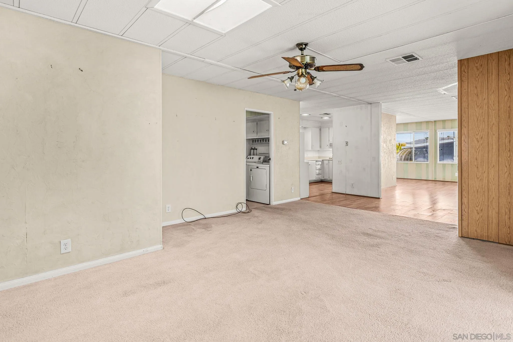 https://cdn.realtyfeed.com/cdn/127/260006944/dd0044eed15fbe66b446a8c325bfcd23.webp