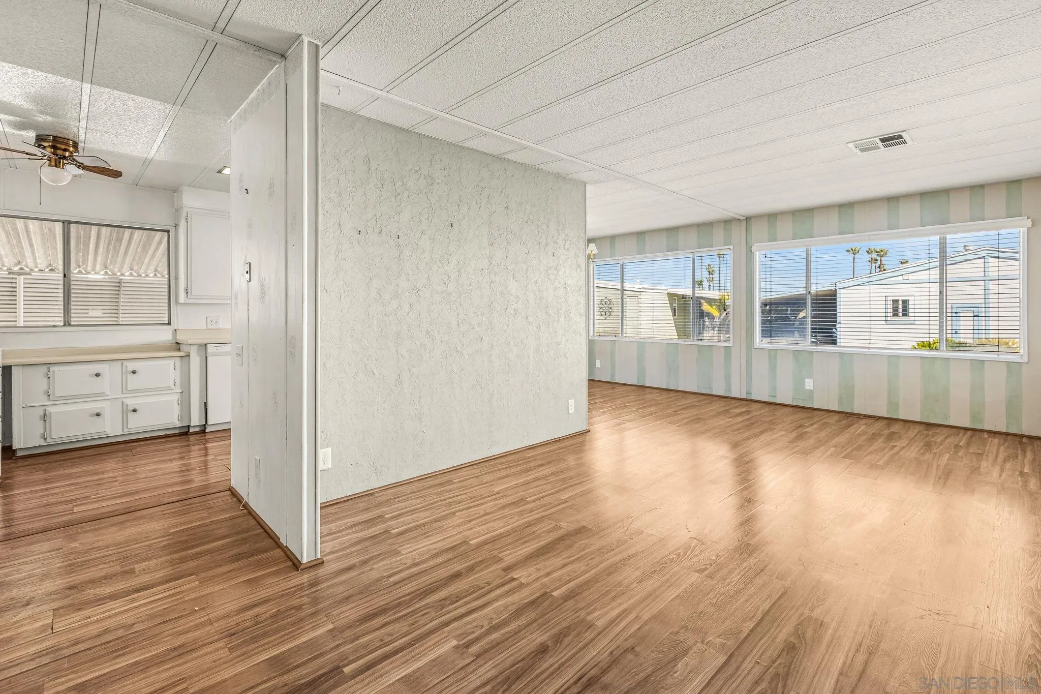 https://cdn.realtyfeed.com/cdn/127/260006944/ecbeb82782685c5e483d0a5fa76c45fd.webp