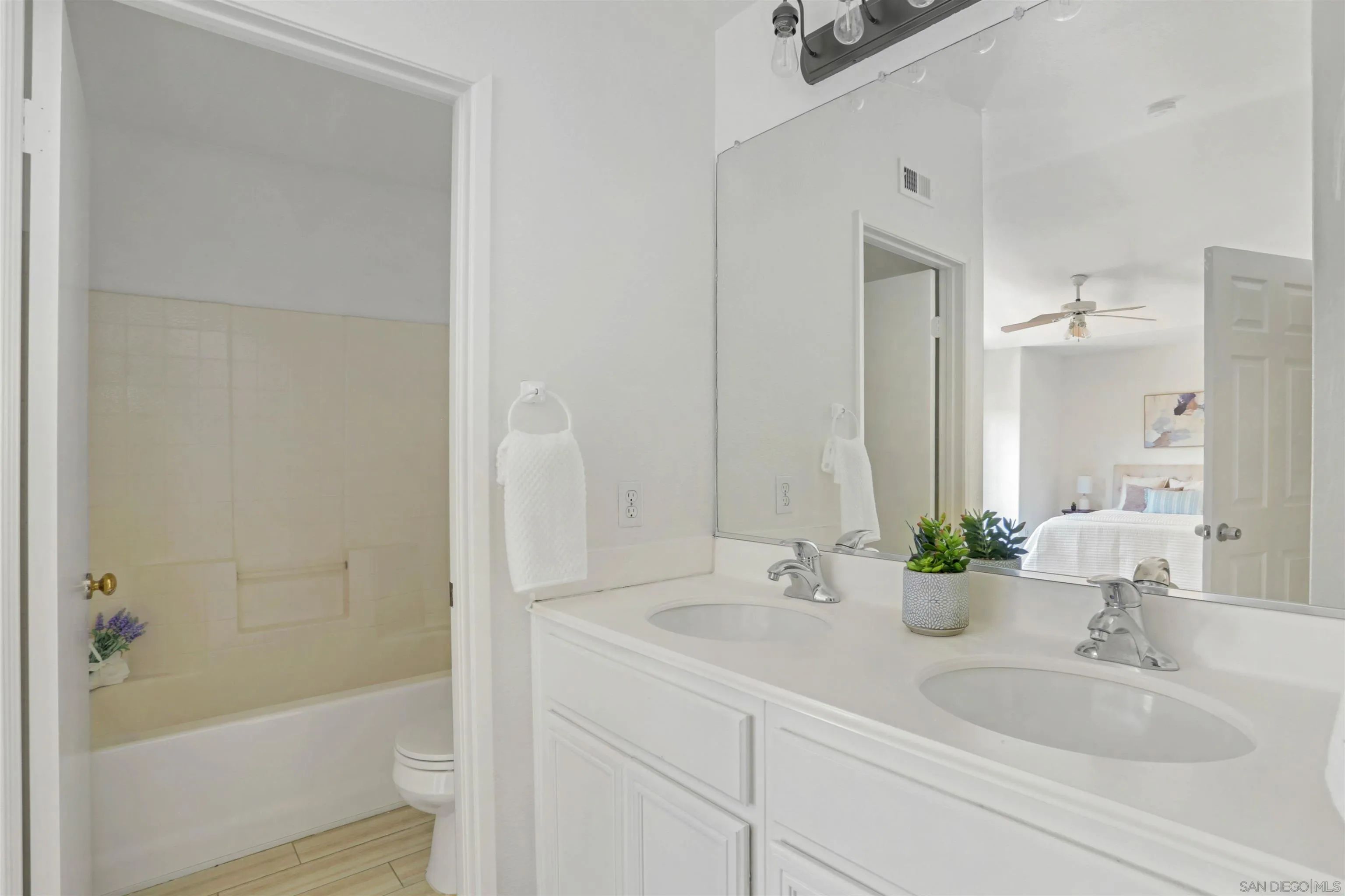 https://cdn.realtyfeed.com/cdn/127/260006957/23f7e9078218a6756318f01142aa0335.webp