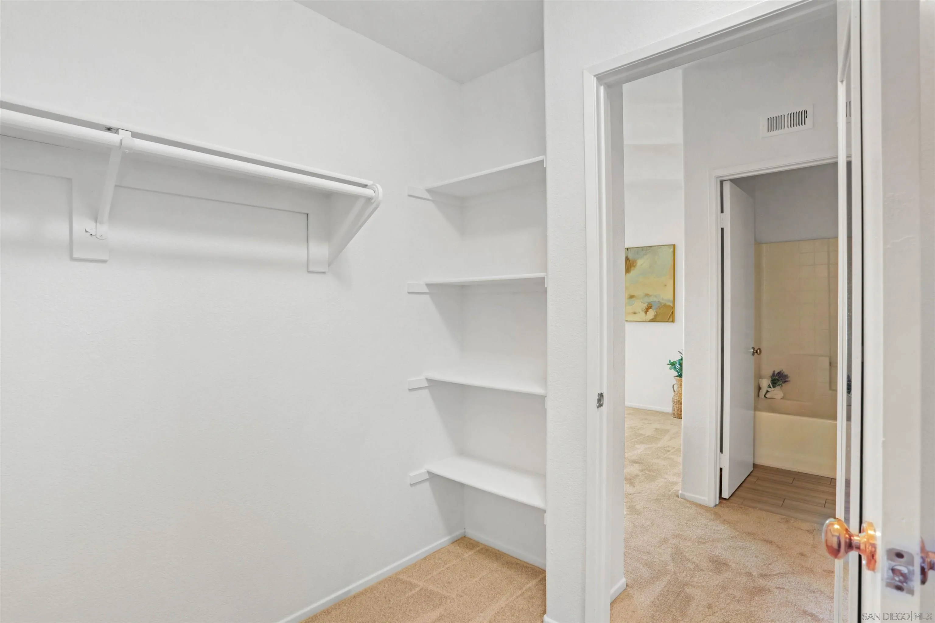 https://cdn.realtyfeed.com/cdn/127/260006957/d2a26ed560c514e07f64c0c956a78538.webp