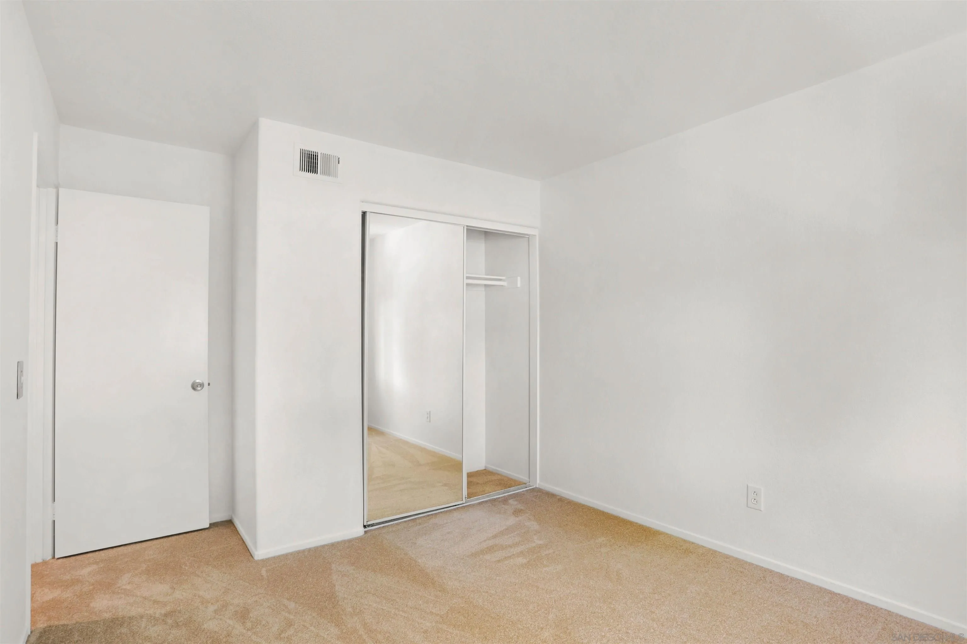 https://cdn.realtyfeed.com/cdn/127/260006957/d4c9887f055ba6d9faac332de57f99bd.webp