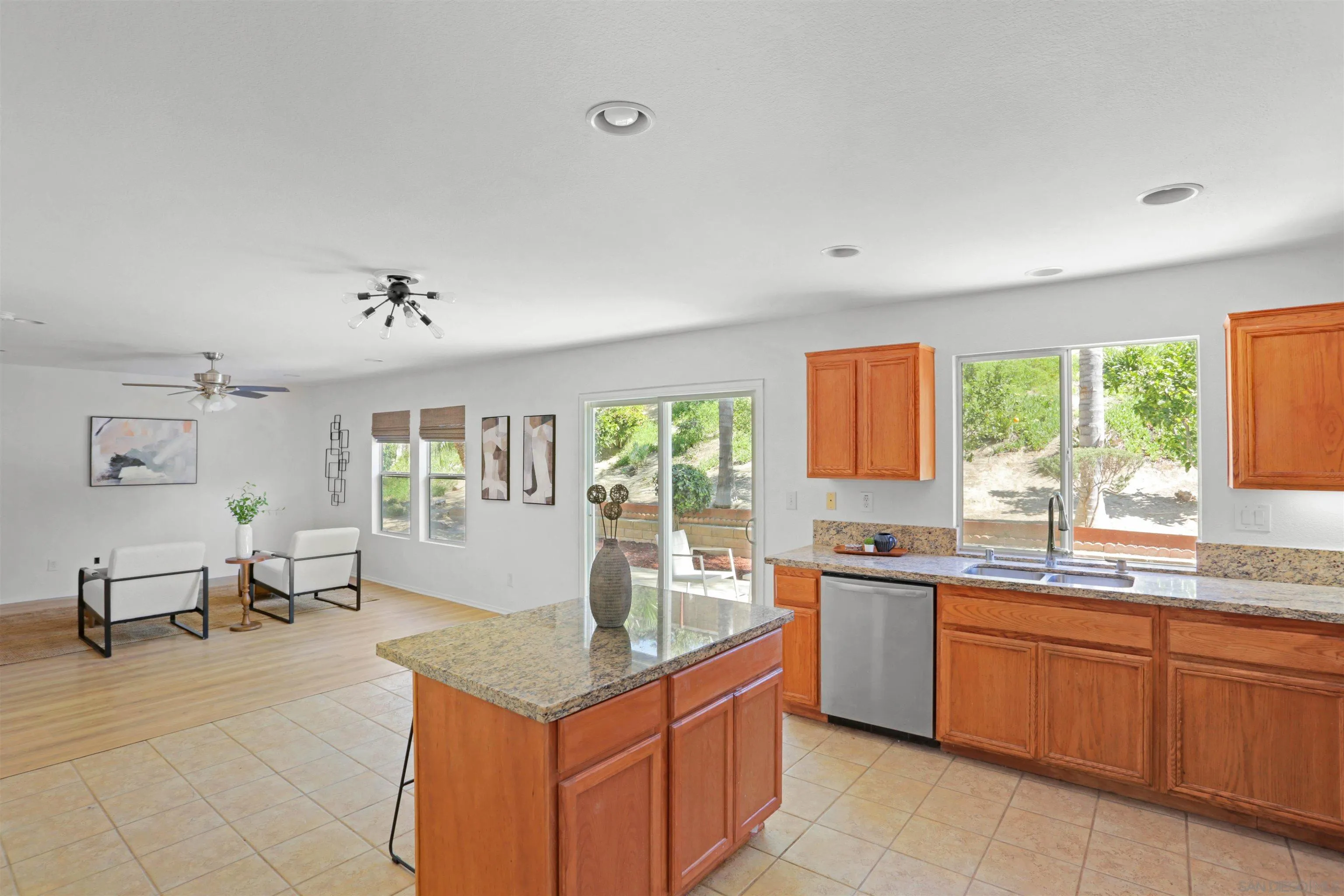 https://cdn.realtyfeed.com/cdn/127/260006957/ef86ac57cd2e50c4a6632413b050b369.webp