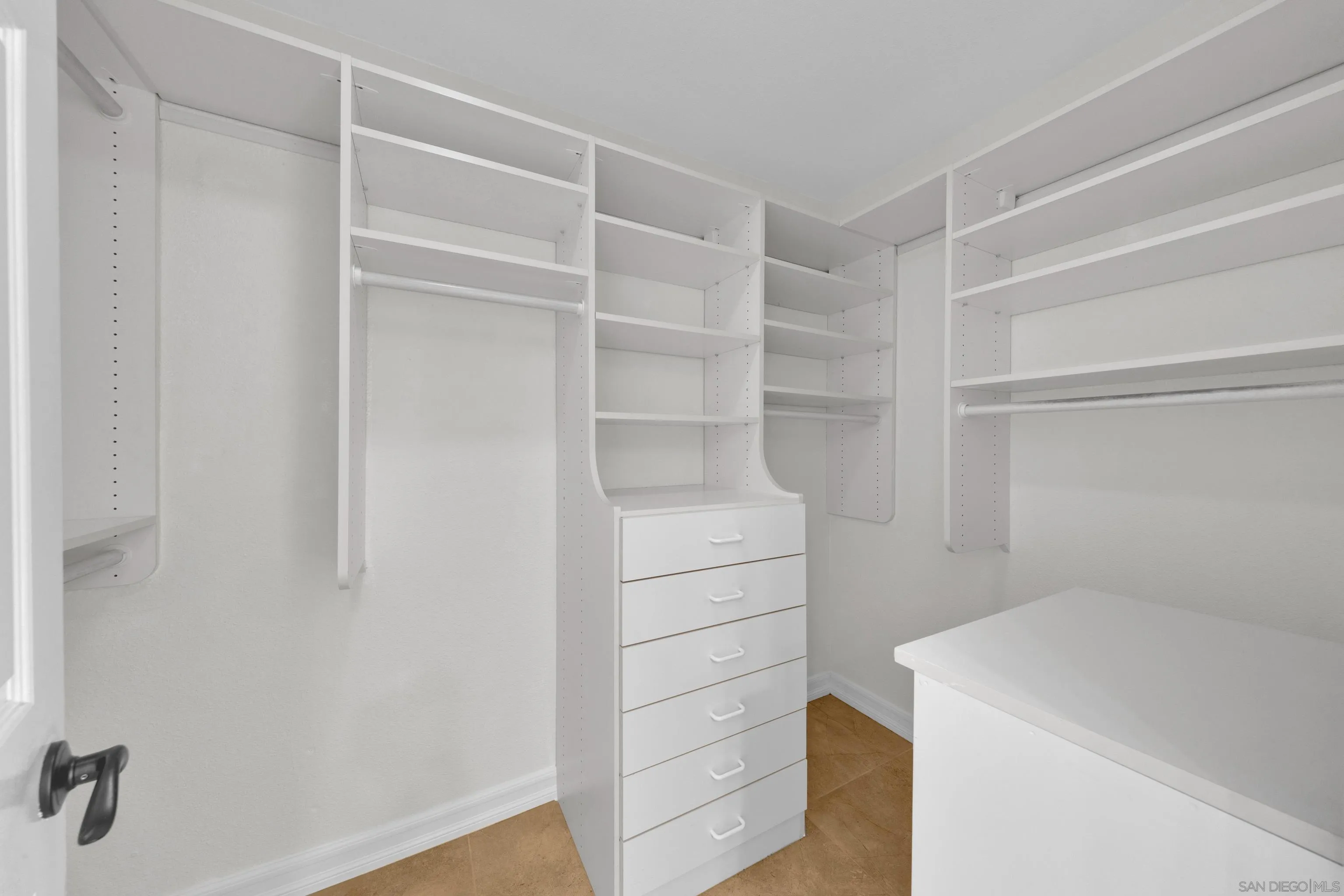 https://cdn.realtyfeed.com/cdn/127/260006960/6abd88ebd07392a07a109af42dc580ec.webp