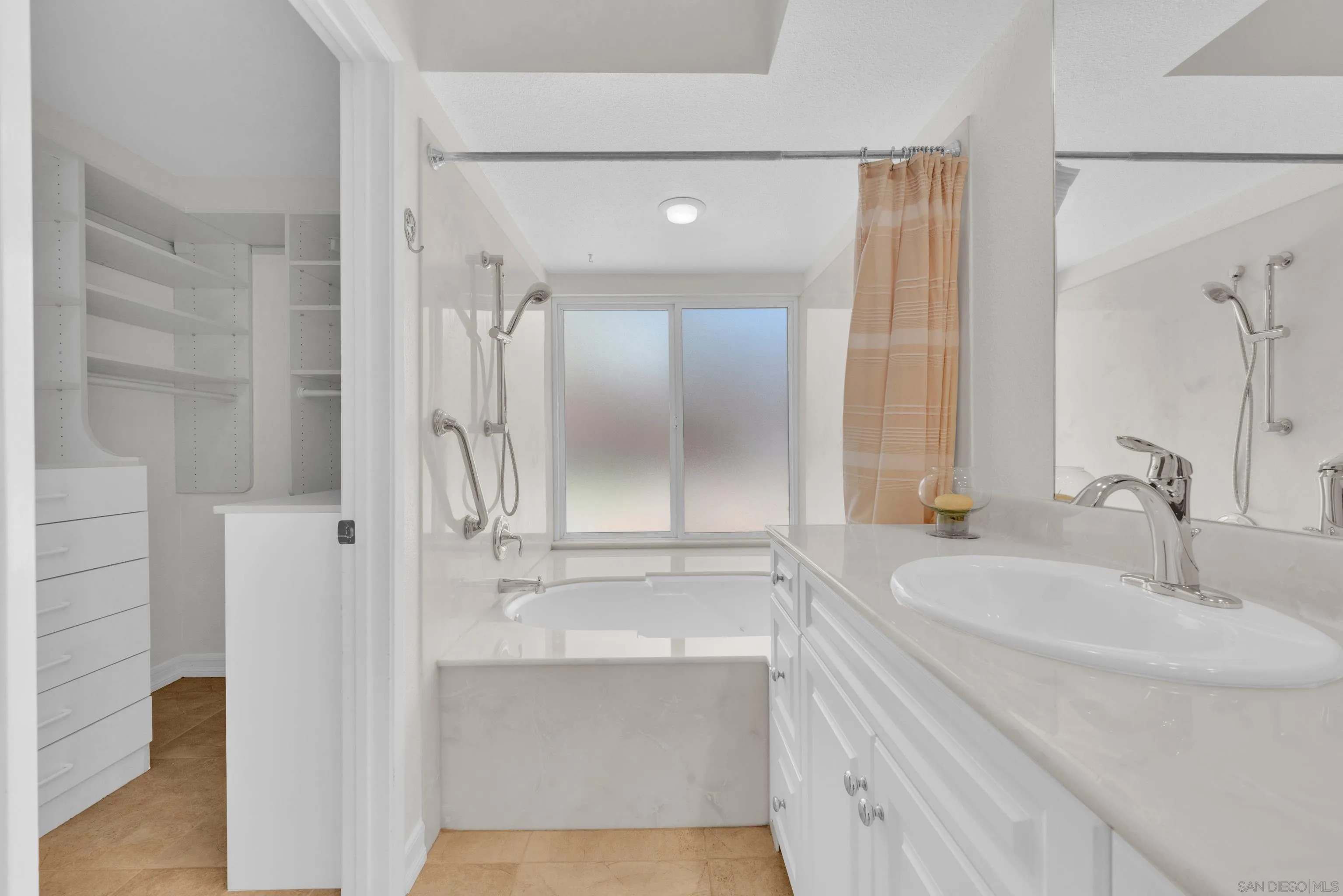 https://cdn.realtyfeed.com/cdn/127/260006960/8666d482154e3d7b208cbe7604c57ef8.webp